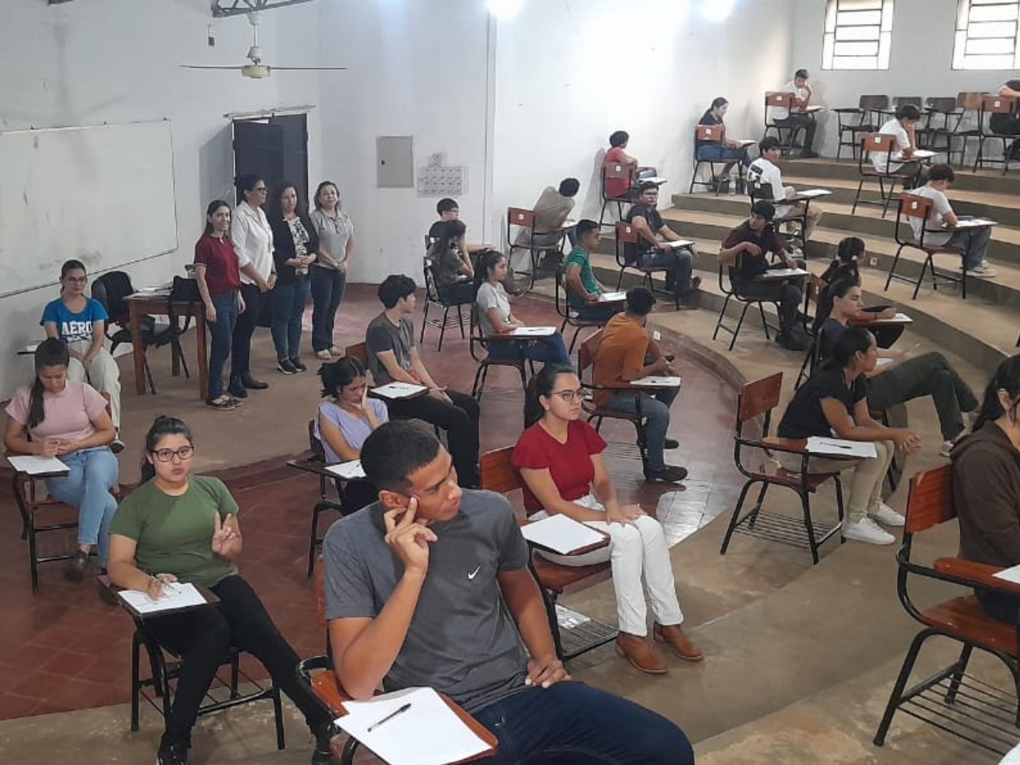 POSTULANTES RINDEN EXÁMENES DE ADMISIÓN EN TODAS LAS FILIALES DE LA FCV UNA