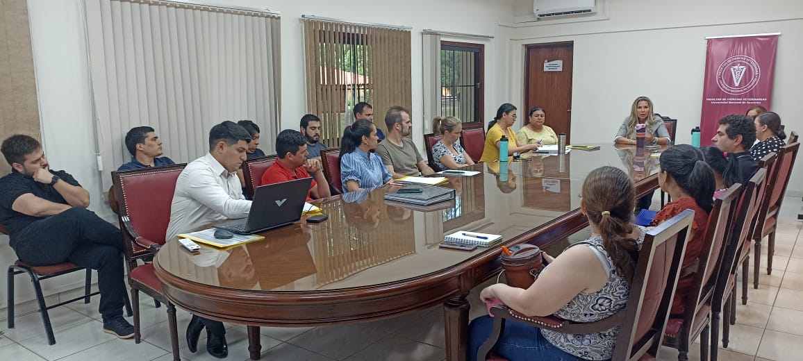 DECANA DE LA FCV UNA LIDERA ENCUENTRO CON ÁREAS ADMINISTRATIVAS, DE TALENTO HUMANO Y RESPONSABLES DE PROYECTOS DEL CONACYT