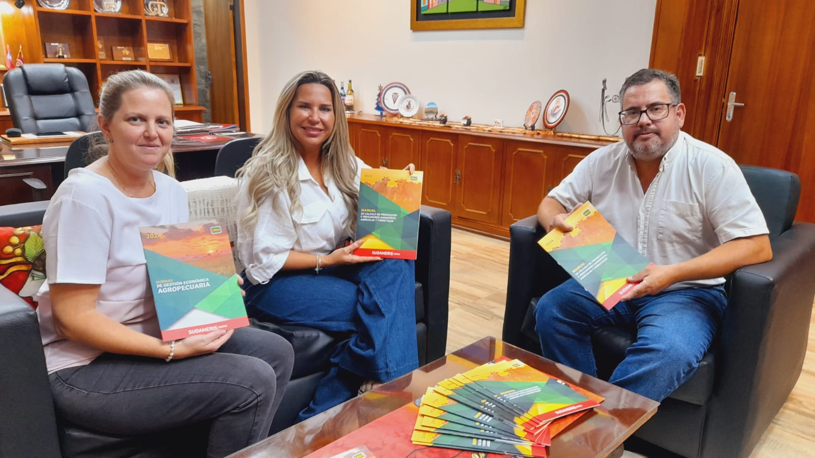 DONACIÓN DE MATERIALES DE GESTIÓN PARA FORTALECER LA FORMACIÓN DE ESTUDIANTES DE LA FCV UNA