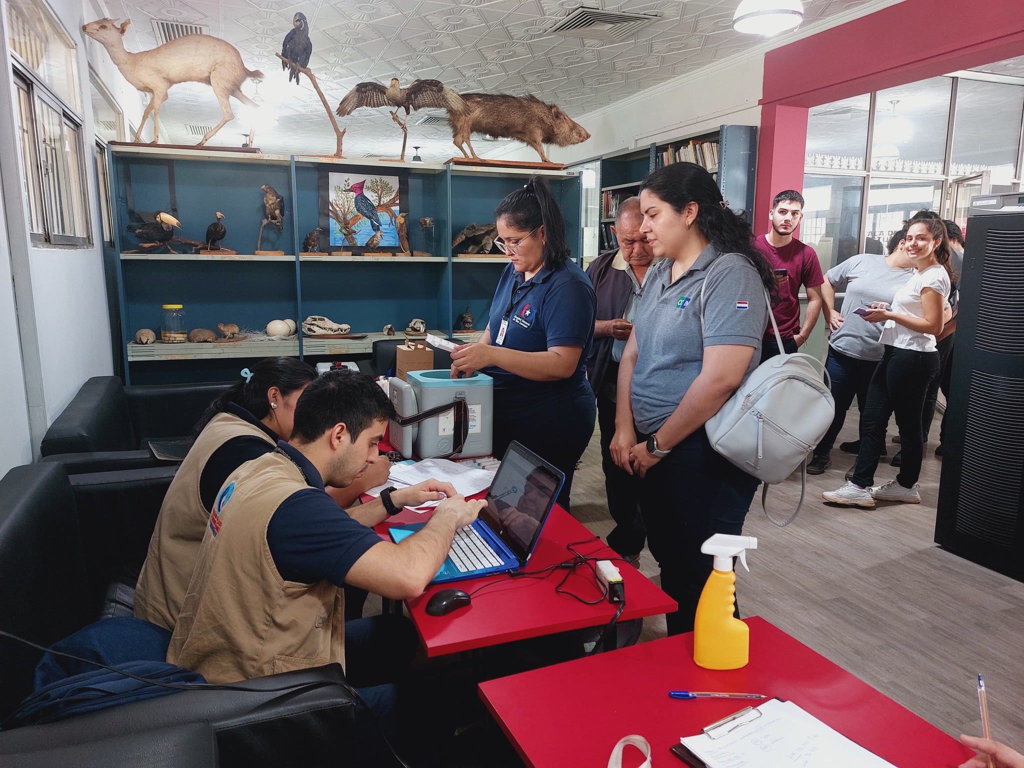 GRAN PARTICIPACIÓN EN JORNADA DE VACUNACIÓN EN LA FCV-UNA