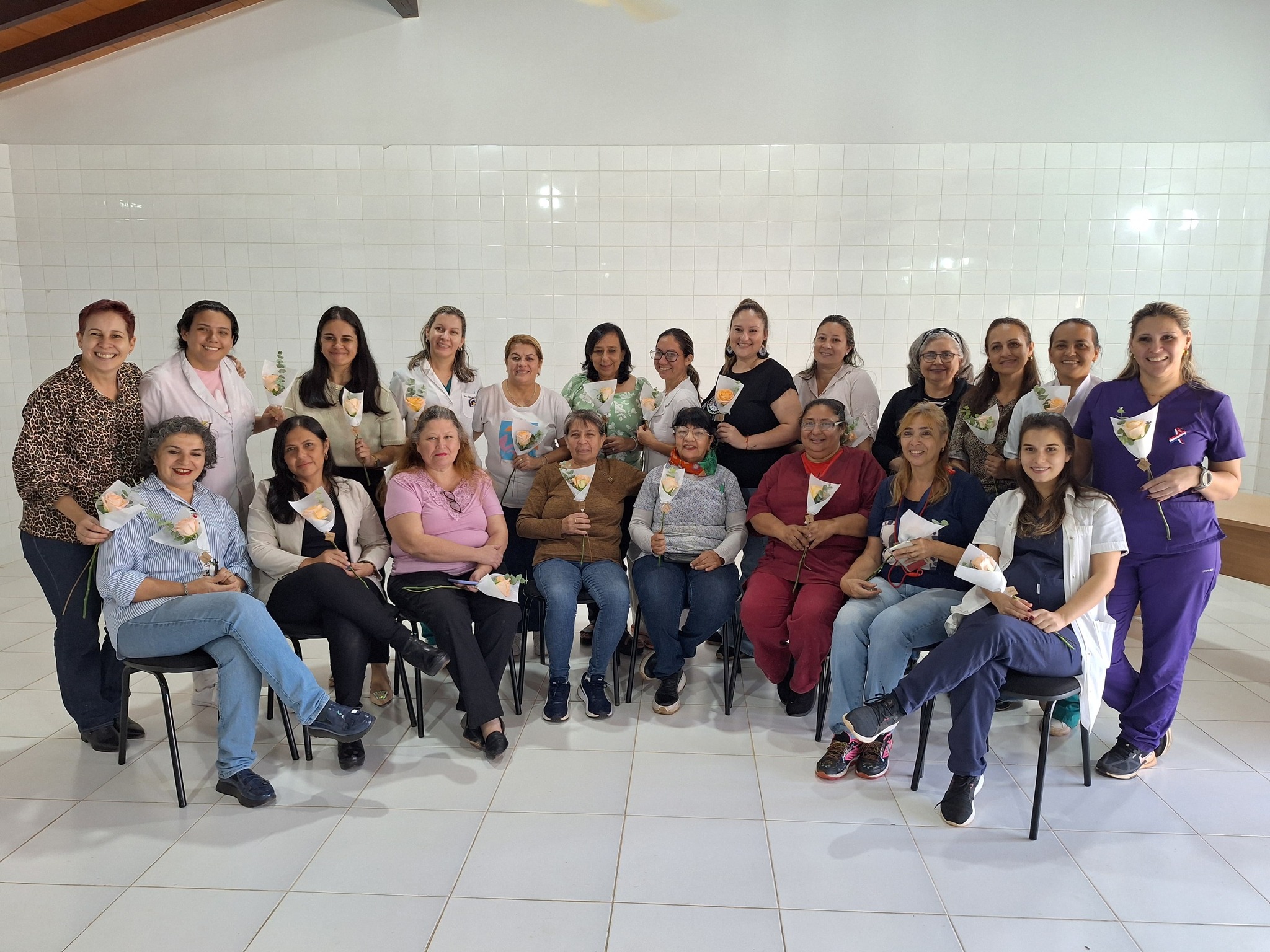 EMOTIVO HOMENAJE A LAS MADRES DEL DEPARTAMENTO DE CLÍNICAS VETERINARIAS DE LA FCV UNA