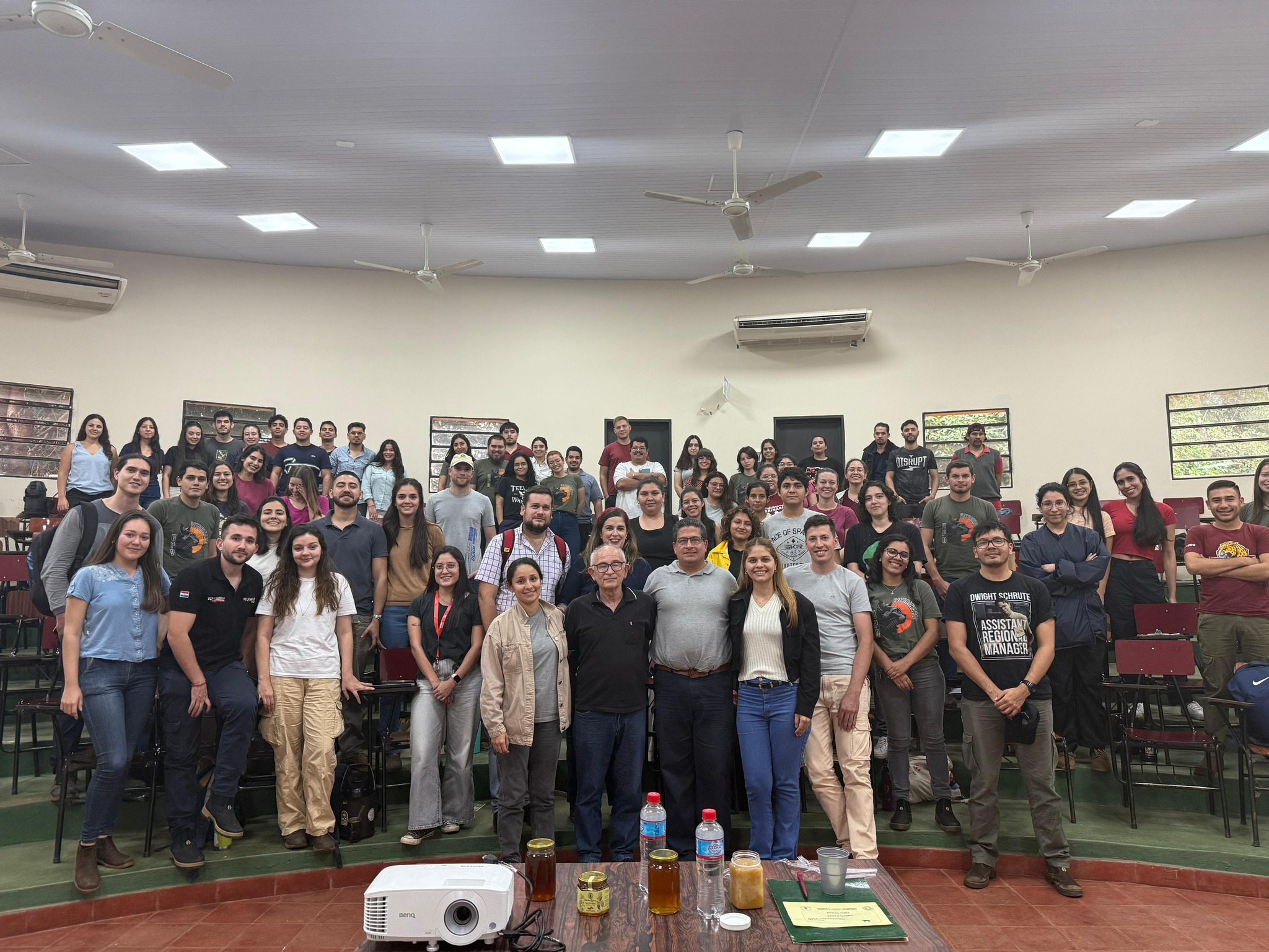 EGRESADO DE LA FCV UNA RADICADO EN NUEVA ZELANDA OFRECIÓ CLASE MAGISTRAL SOBRE APICULTURA