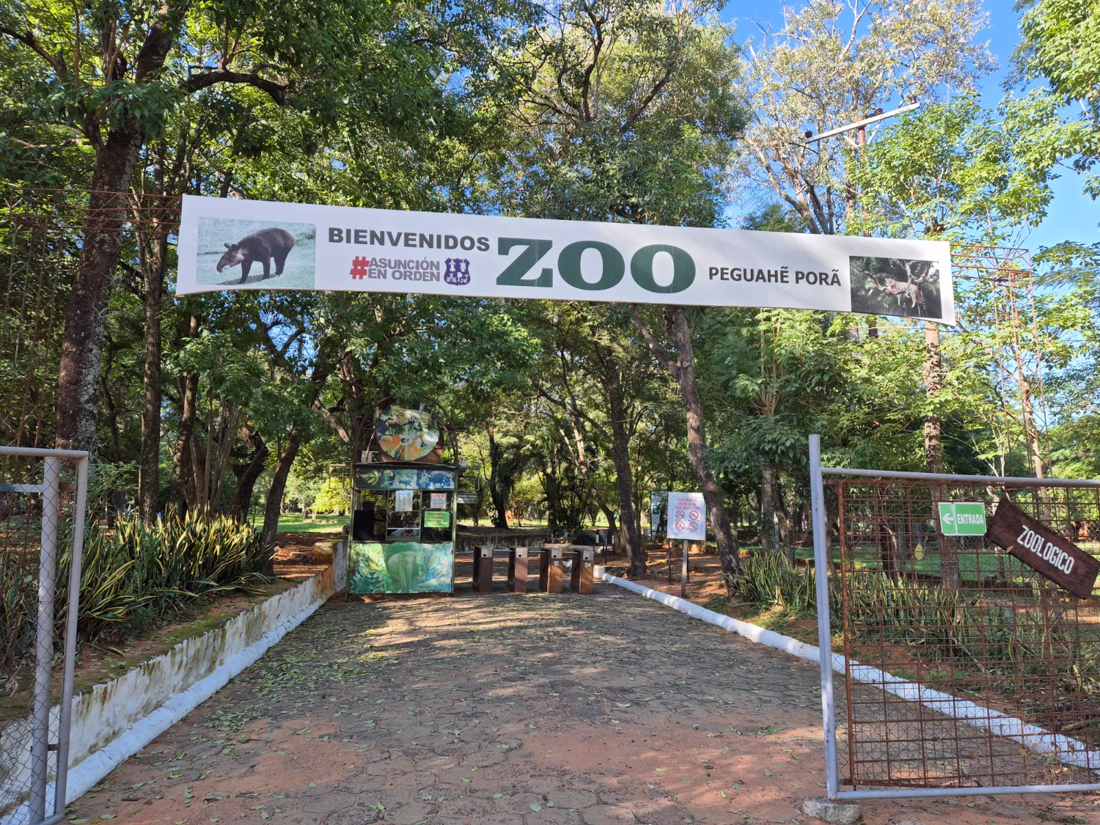 ESTUDIANTES DEL SEGUNDO CURSO REALIZARON SALIDA DE CAMPO AL ZOOLÓGICO DE ASUNCIÓN