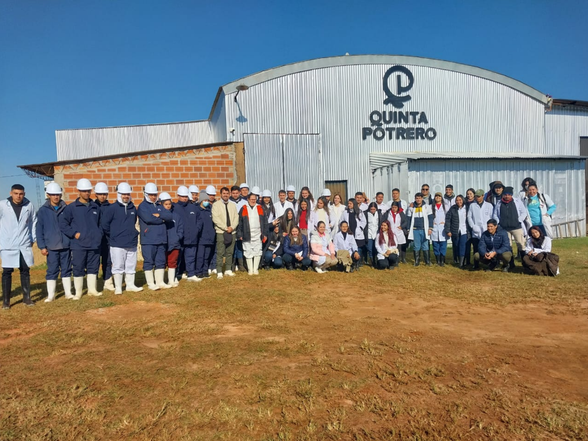 ESTUDIANTES DE LA FILIAL CAAZAPÁ REALIZAN VISITAS TÉCNICAS A PLANTAS FRIGORÍFICAS Y GRANJAS OVINAS