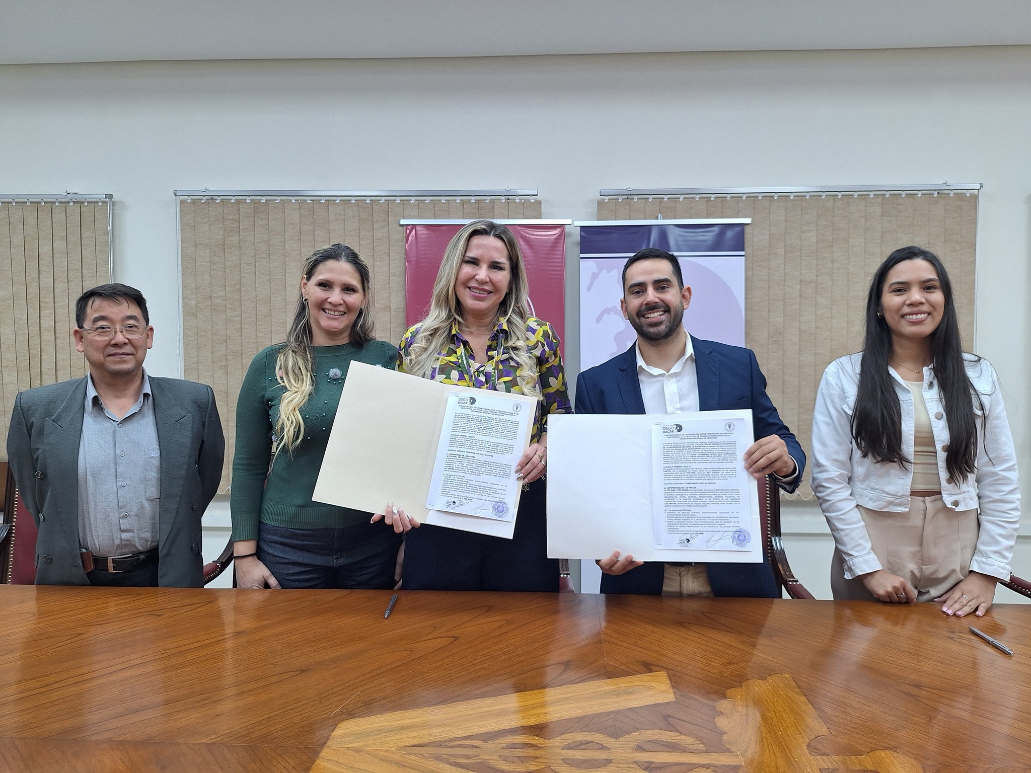 LA FCV UNA FIRMA CONVENIO MARCO DE COOPERACIÓN CON LA VETERINARIA DACAK