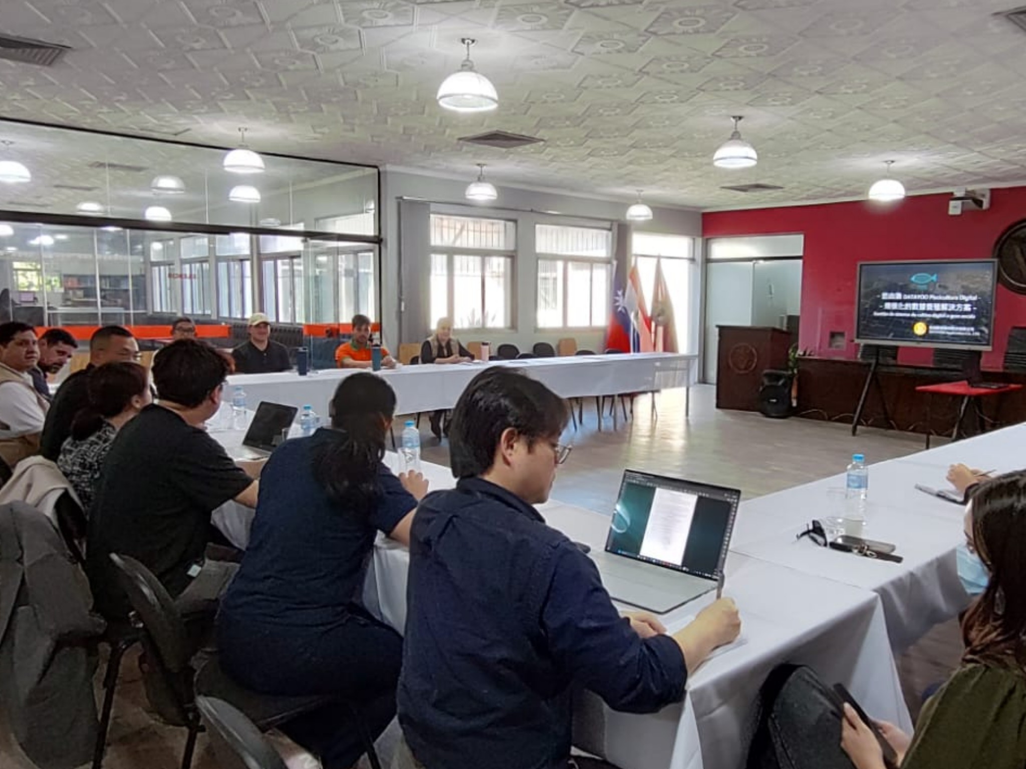 FCV UNA RECIBIÓ A DELEGACIÓN DE TAIWÁN PARA AVANZAR EN PROYECTOS DE IA APLICADA A LA ACUICULTURA