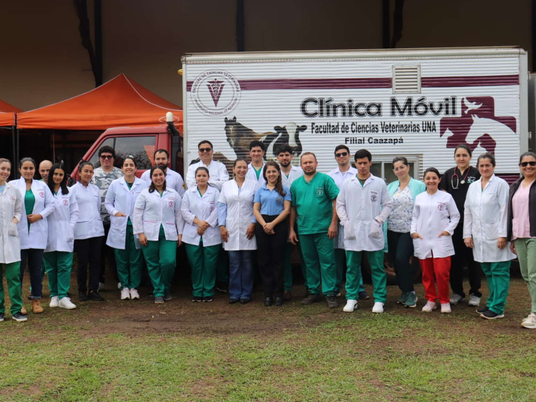 DOCENTES Y ESTUDIANTES DE LA FCV-UNA, FILIAL CAAZAPÁ, BRINDAN SERVICIO EN JORNADA DE CASTRACIÓN EN VILLARRICA