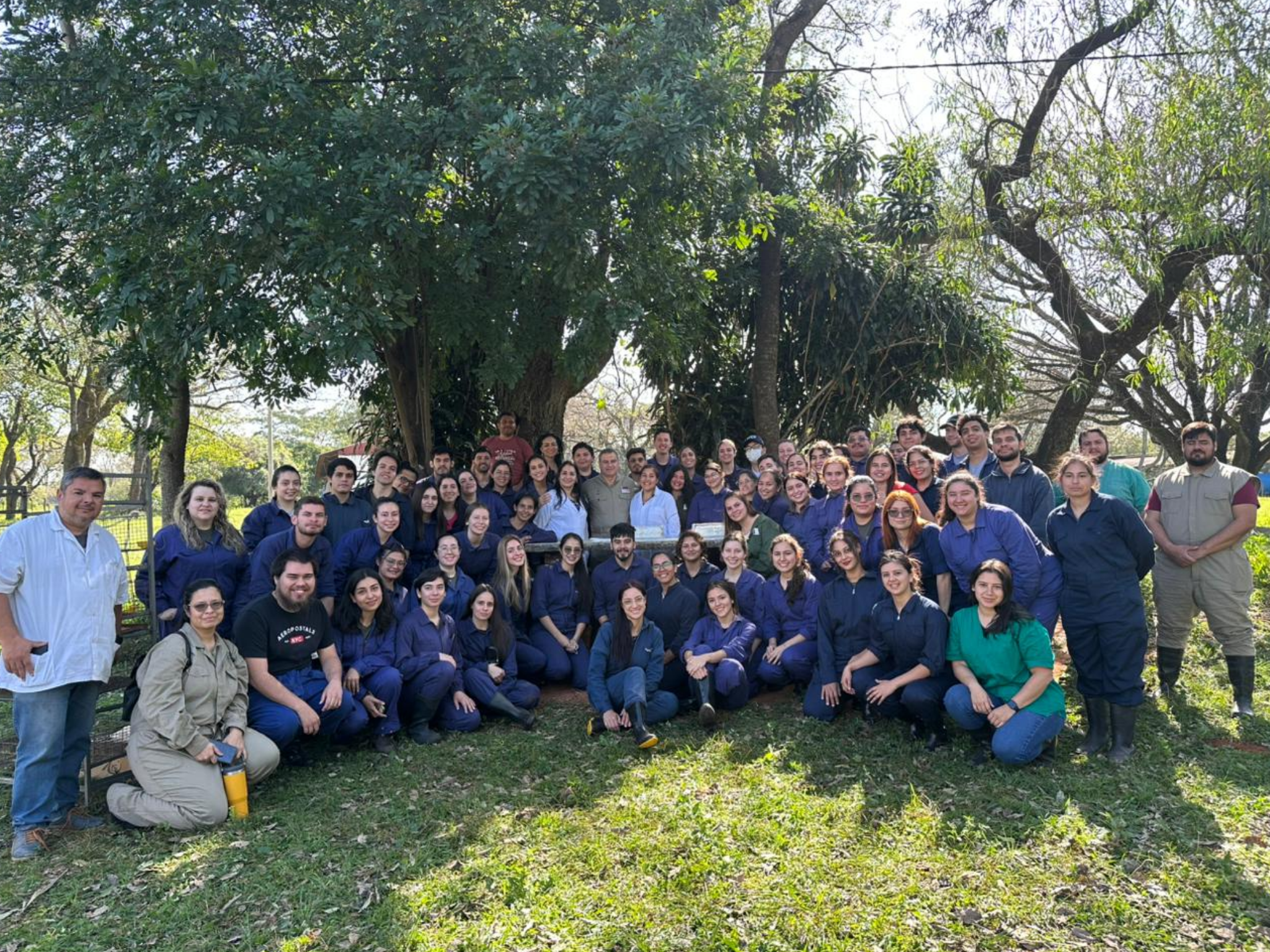 ESTUDIANTES DE LA FCV PARTICIPARON EN UNA JORNADA PRÁCTICA ENFOCADA EN AVICULTURA