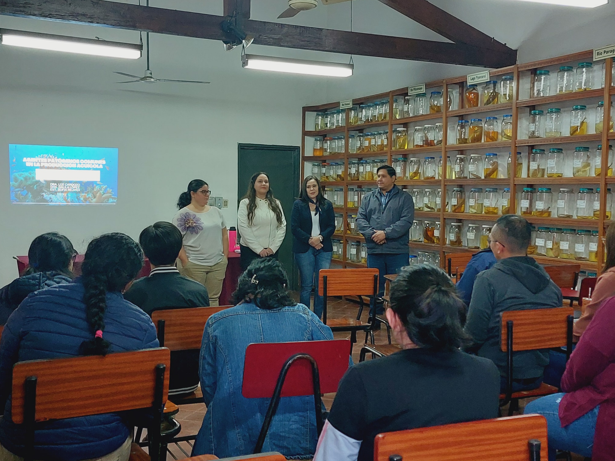 LA FCV UNA FORTALECE LA FORMACIÓN PROFESIONAL CON TALLER SOBRE MUESTREO MICROBIOLÓGICO EN PECES