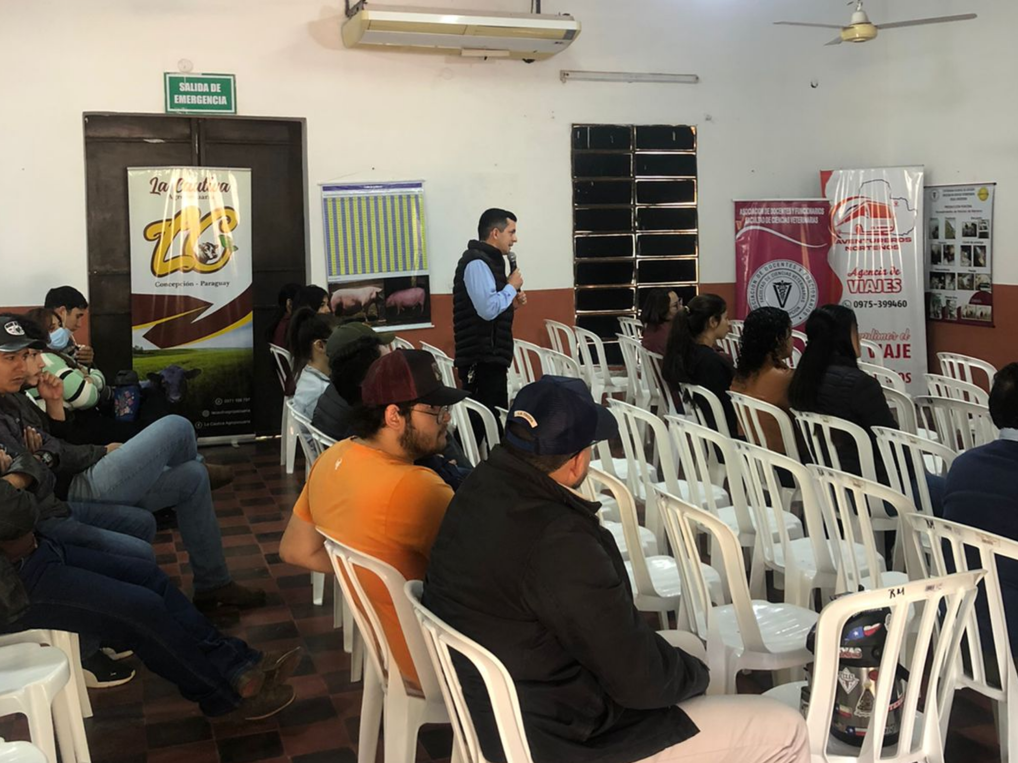 CHARLA SOBRE EFICIENCIA REPRODUCTIVA DE LA CERDA REUNIÓ A ESTUDIANTES Y PRODUCTORES EN LA FCV-UNA FILIAL CONCEPCIÓN