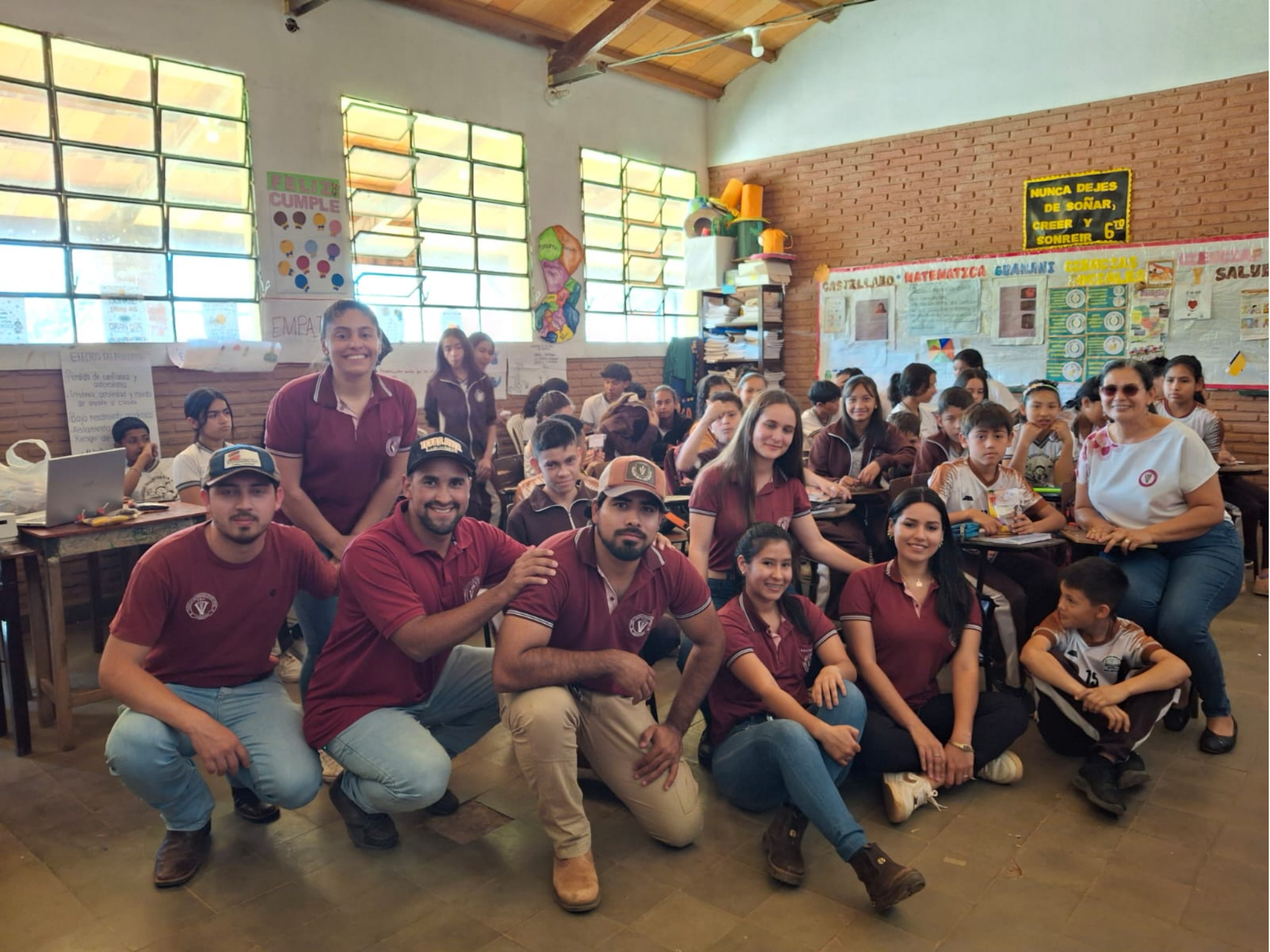ESTUDIANTES DE LA FCV-UNA PROMUEVEN LA TENENCIA RESPONSABLE DE MASCOTAS EN ESCUELAS DE CONCEPCIÓN