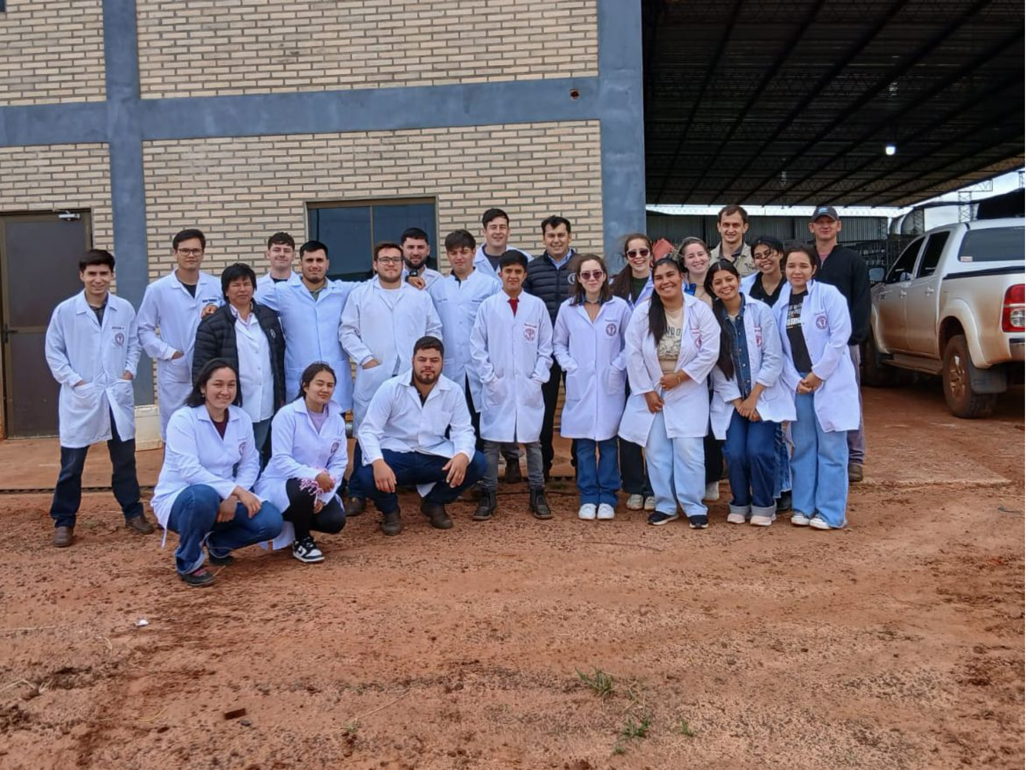 ESTUDIANTES  DE LA FCV-UNA, FILIAL CAAZAPÁ, PARTICIPARON DE UNA SALIDA DE CAMPO EN EL TAMBO BM E.A.S.