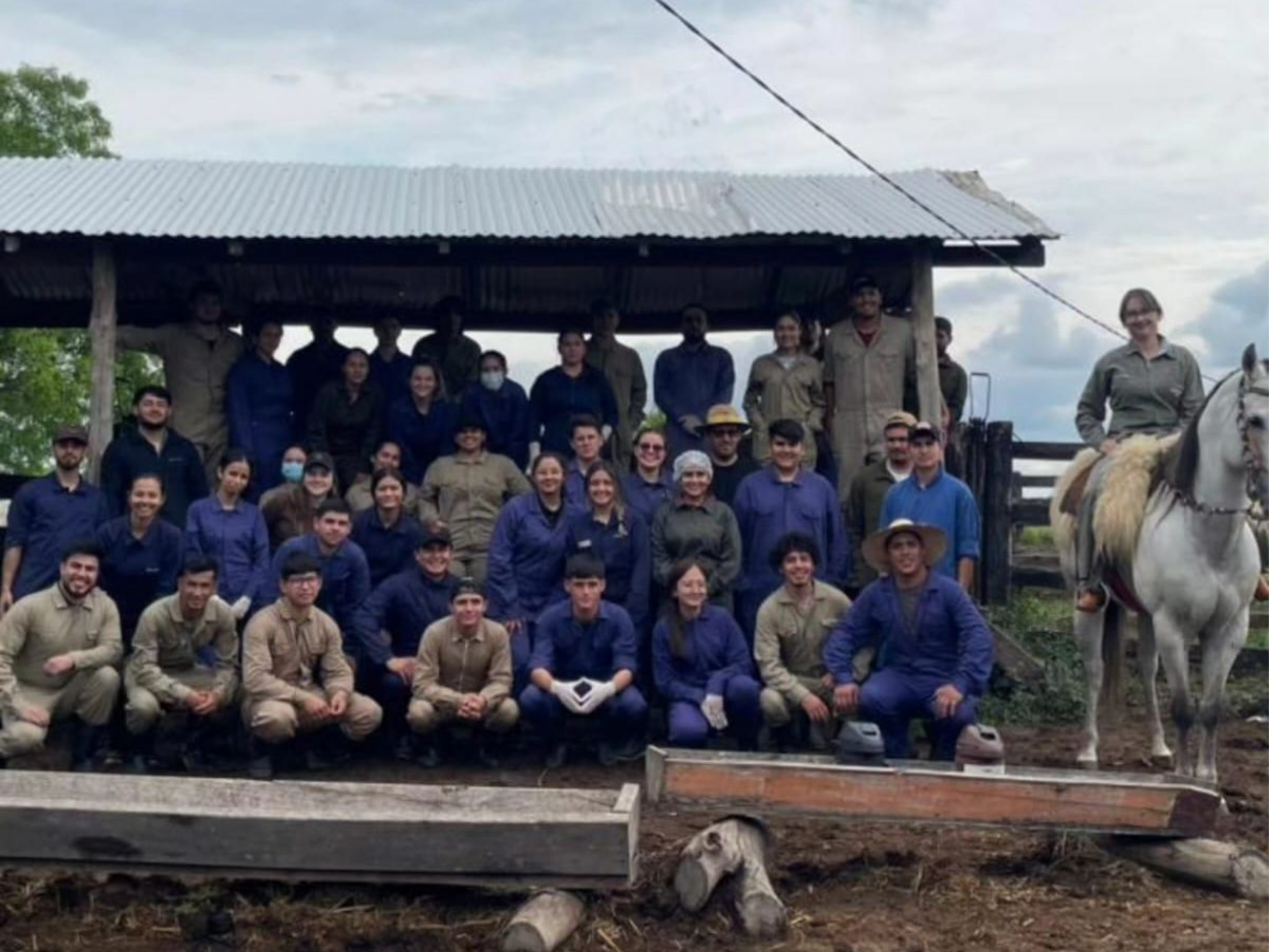 ESTUDIANTES DE LA FCV-UNA, FILIAL SAN ESTANISLAO, REALIZARON PRÁCTICAS DE CAMPO