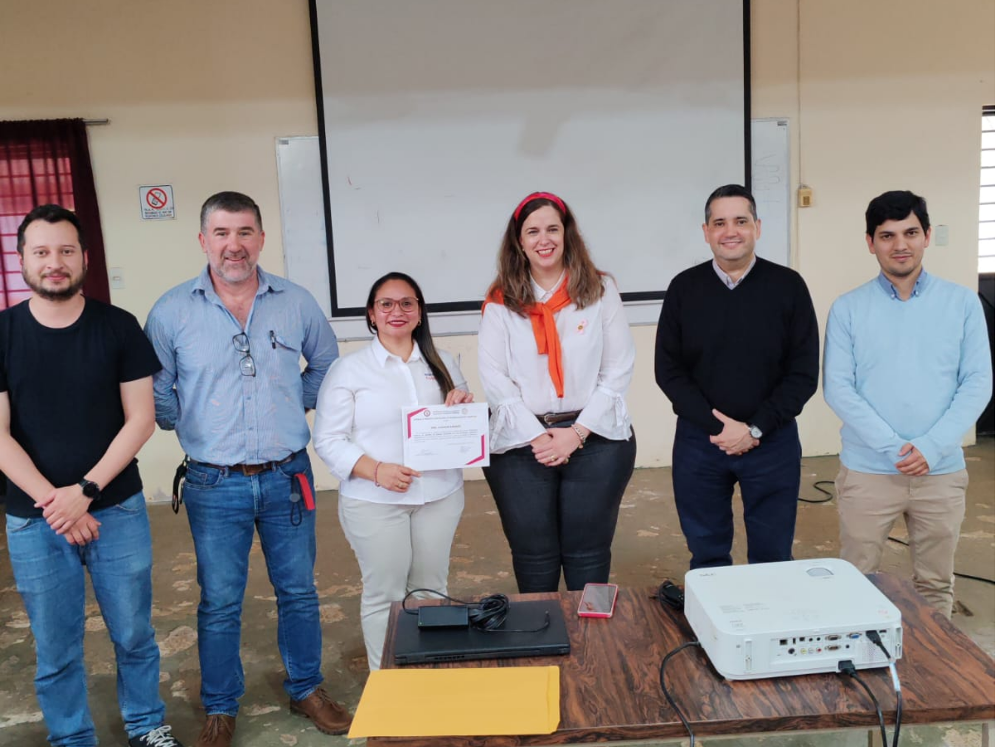 INDUSTRIA CÁRNICA, EXPORTACIÓN Y LIDERAZGO FEMENINO: TEMAS ABORDADOS EN CLASE MAGISTRAL EN LA FCV UNA