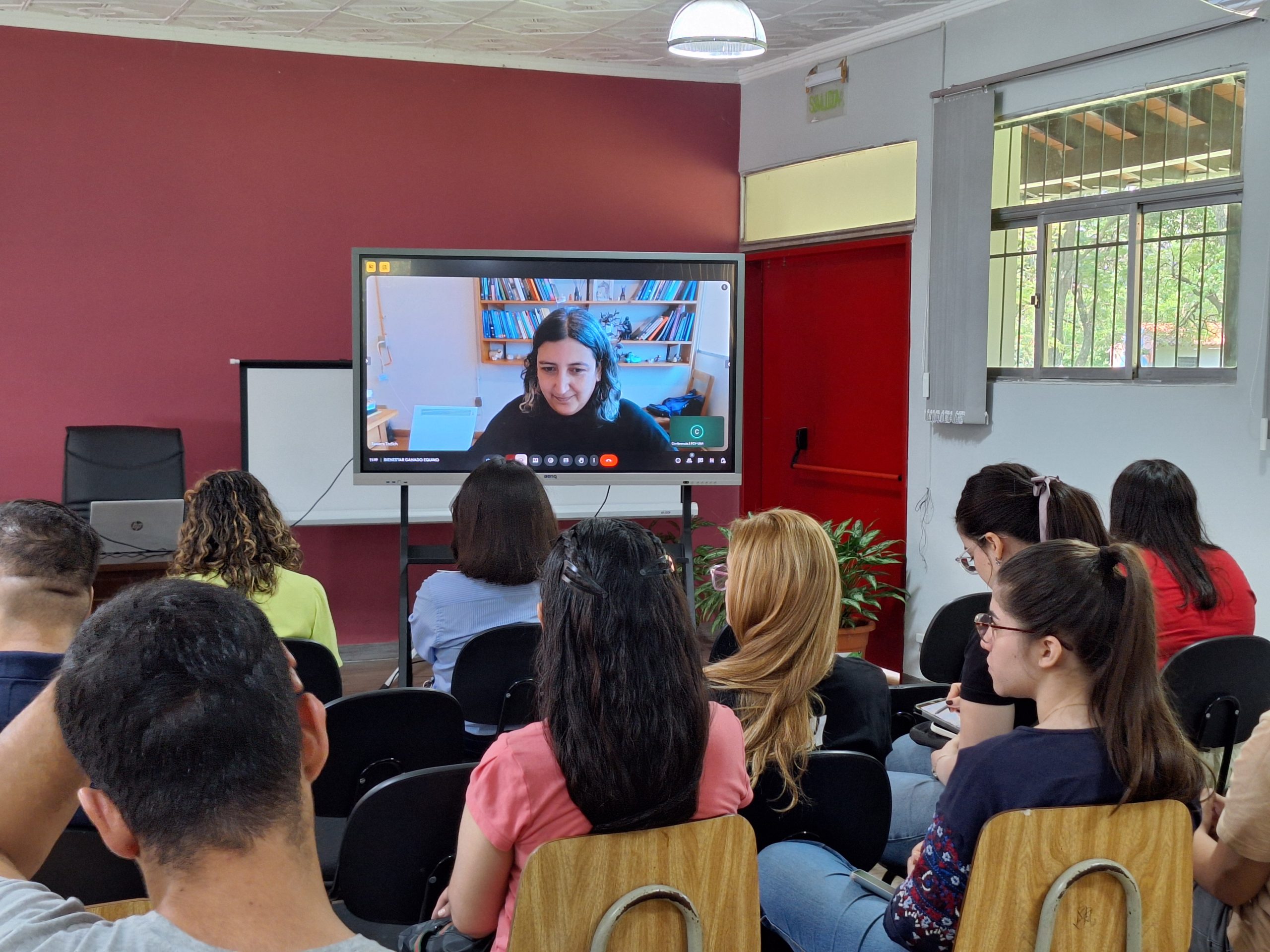 LA FCV UNA REALIZÓ CLASE ESPEJO SOBRE BIENESTAR ANIMAL EN EQUINOS