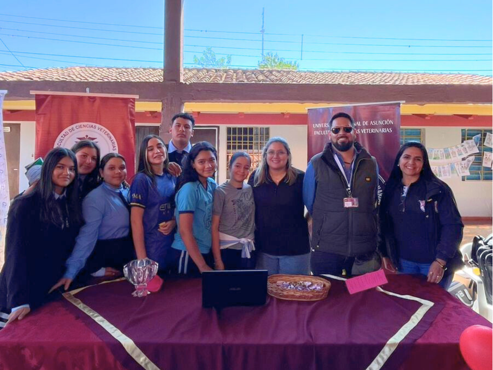 LA FCV-UNA PARTICIPÓ EN LA EXPO CARRERA DEL COLEGIO SAN MIGUEL ARCÁNGEL