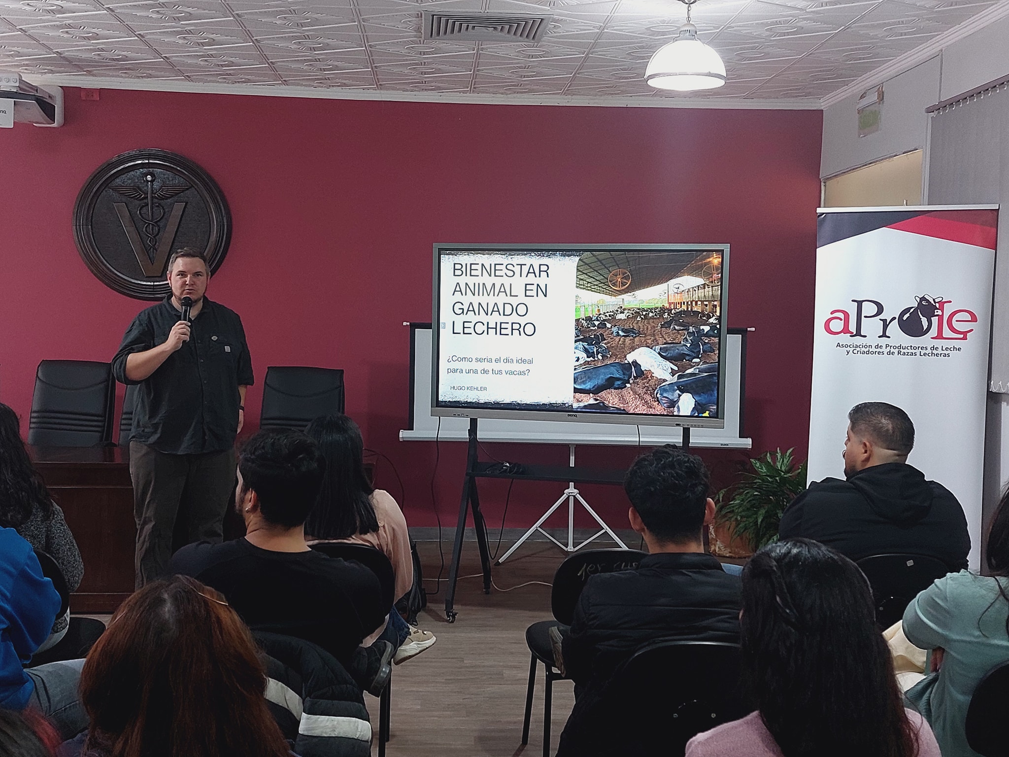 LA FCV-UNA REALIZÓ CHARLA SOBRE BIENESTAR ANIMAL EN VACAS LECHERAS