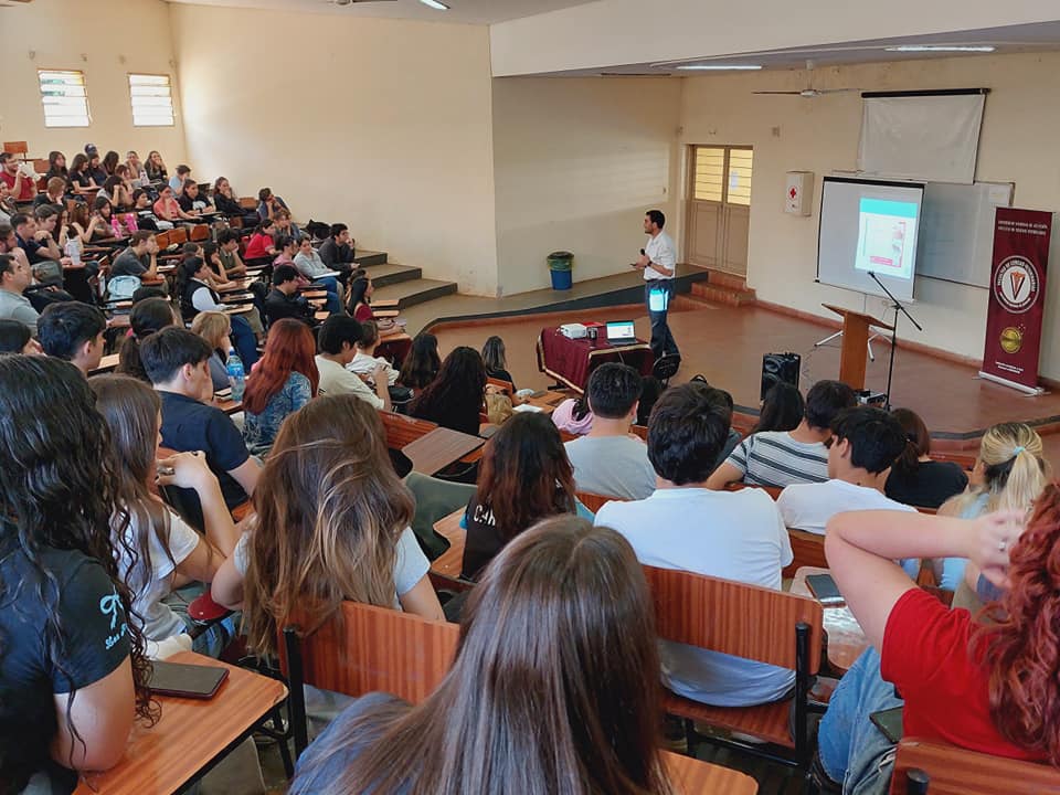 LA FCV-UNA REALIZÓ CHARLA SOBRE BIENESTAR ANIMAL Y SU IMPACTO EN LA PRODUCCIÓN