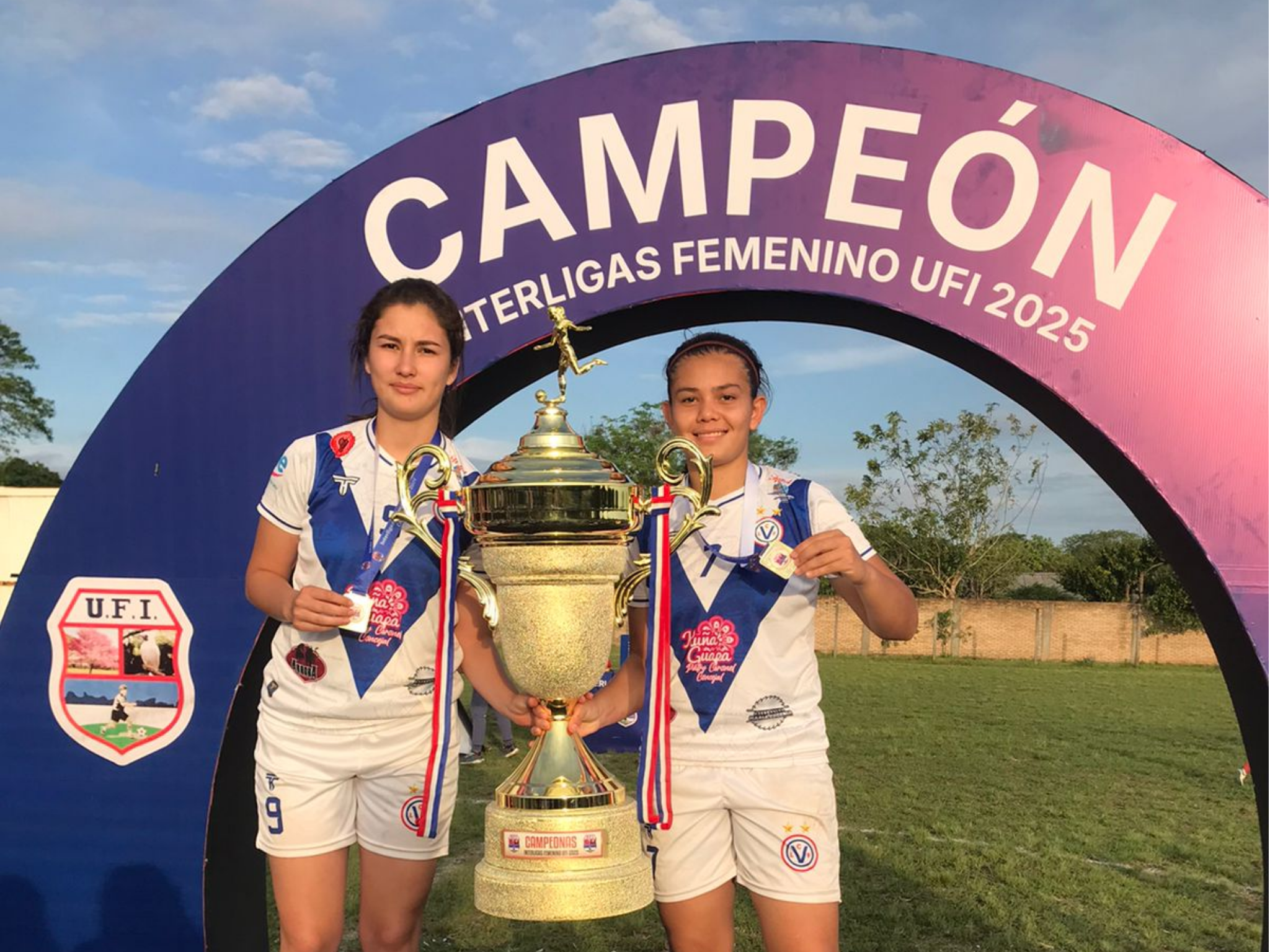 ORGULLO FCV: SARA Y LUCIARA, ESTUDIANTES DE LA FILIAL CONCEPCIÓN CELEBRAN EL TÍTULO NACIONAL DEL TORNEO INTERLIGAS FEMENINO 2025