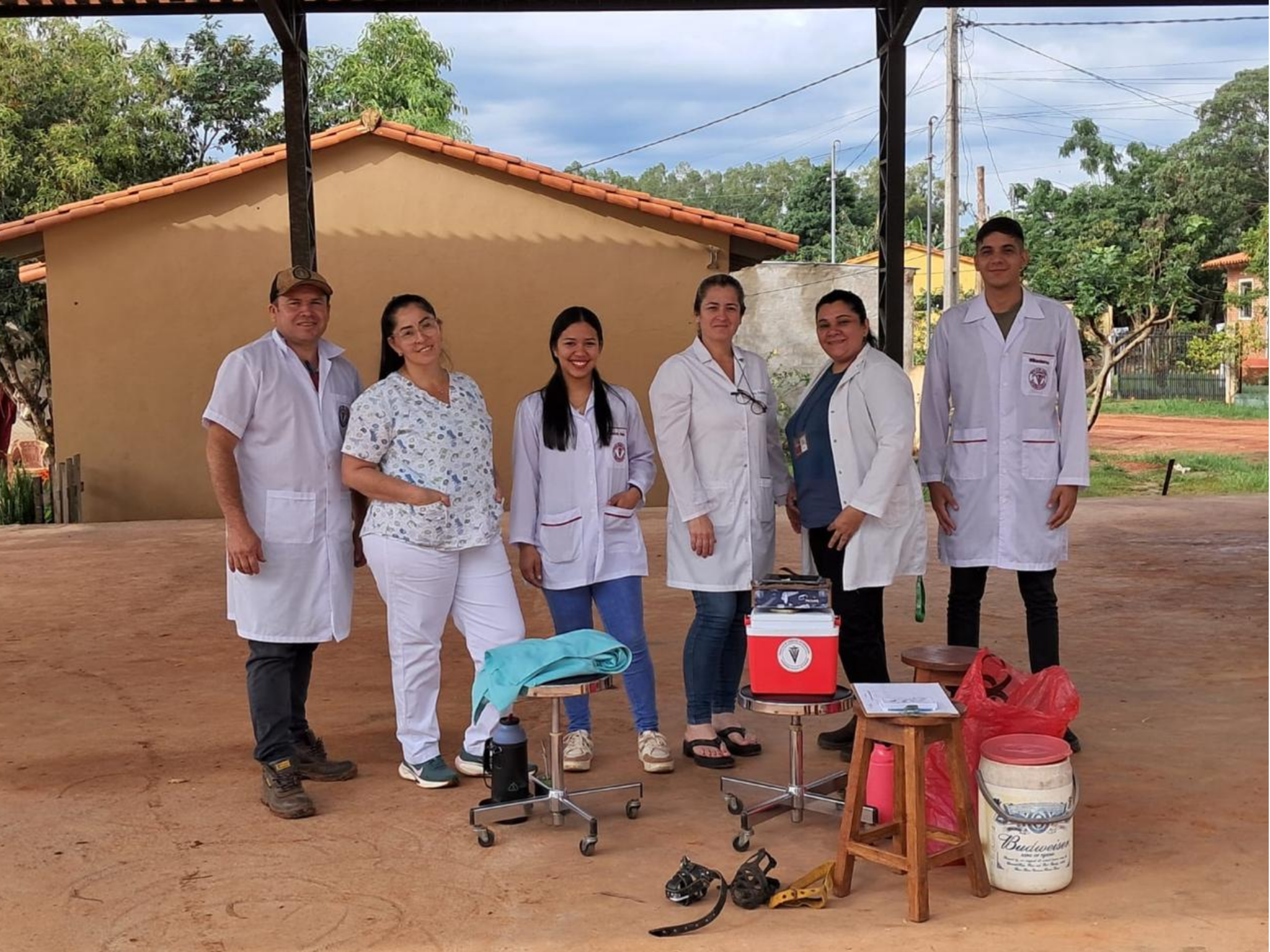 DOCENTES Y ESTUDIANTES DE LA FCV-UNA CAAZAPÁ PARTICIPARON EN CAMPAÑA DE VACUNACIÓN CANINA