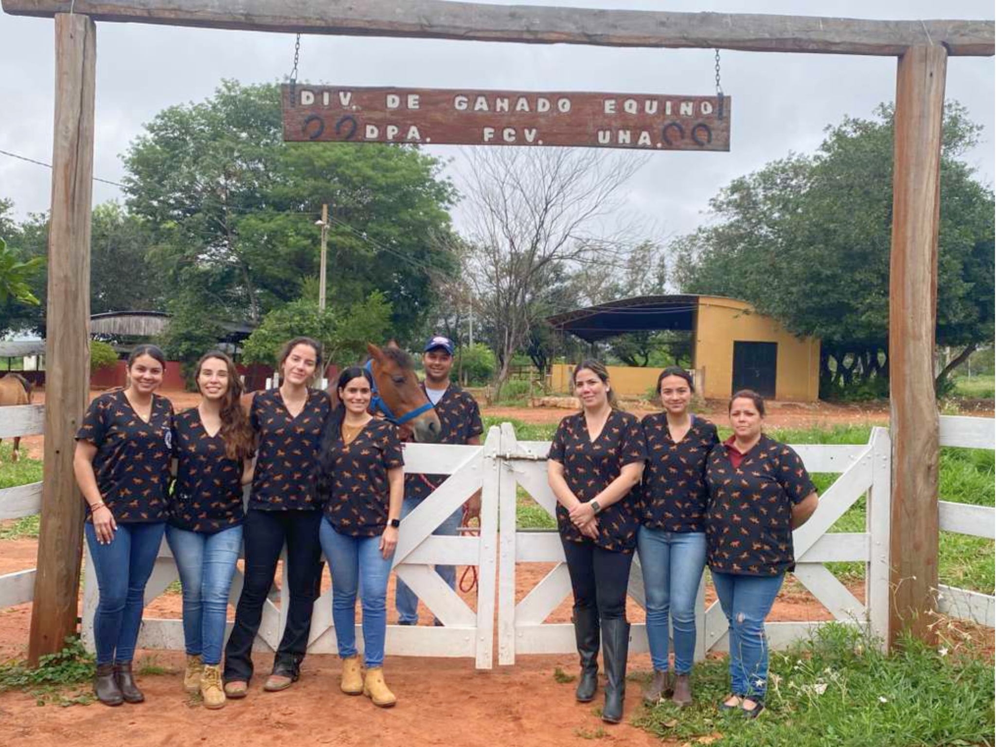 COMPROMISO CON LA EDUCACIÓN VETERINARIA: LA FCV-UNA REALIZA CLASE MAGISTRAL DE OBSTETRICIA EQUINA