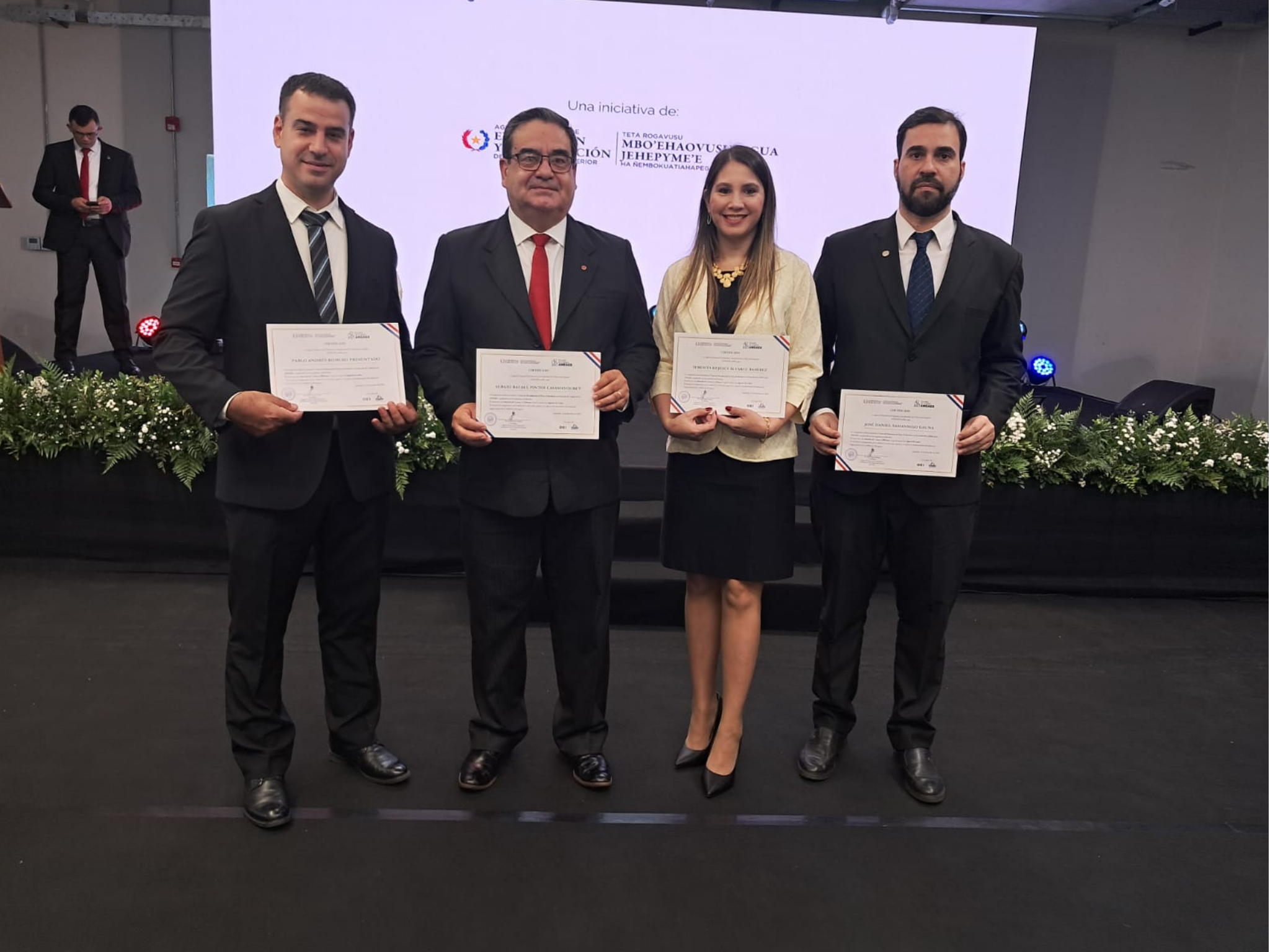 PROFESIONALES DE LA FCV UNA OBTIENEN CERTIFICACIÓN COMO PARES EVALUADORES DE LA ANEAES