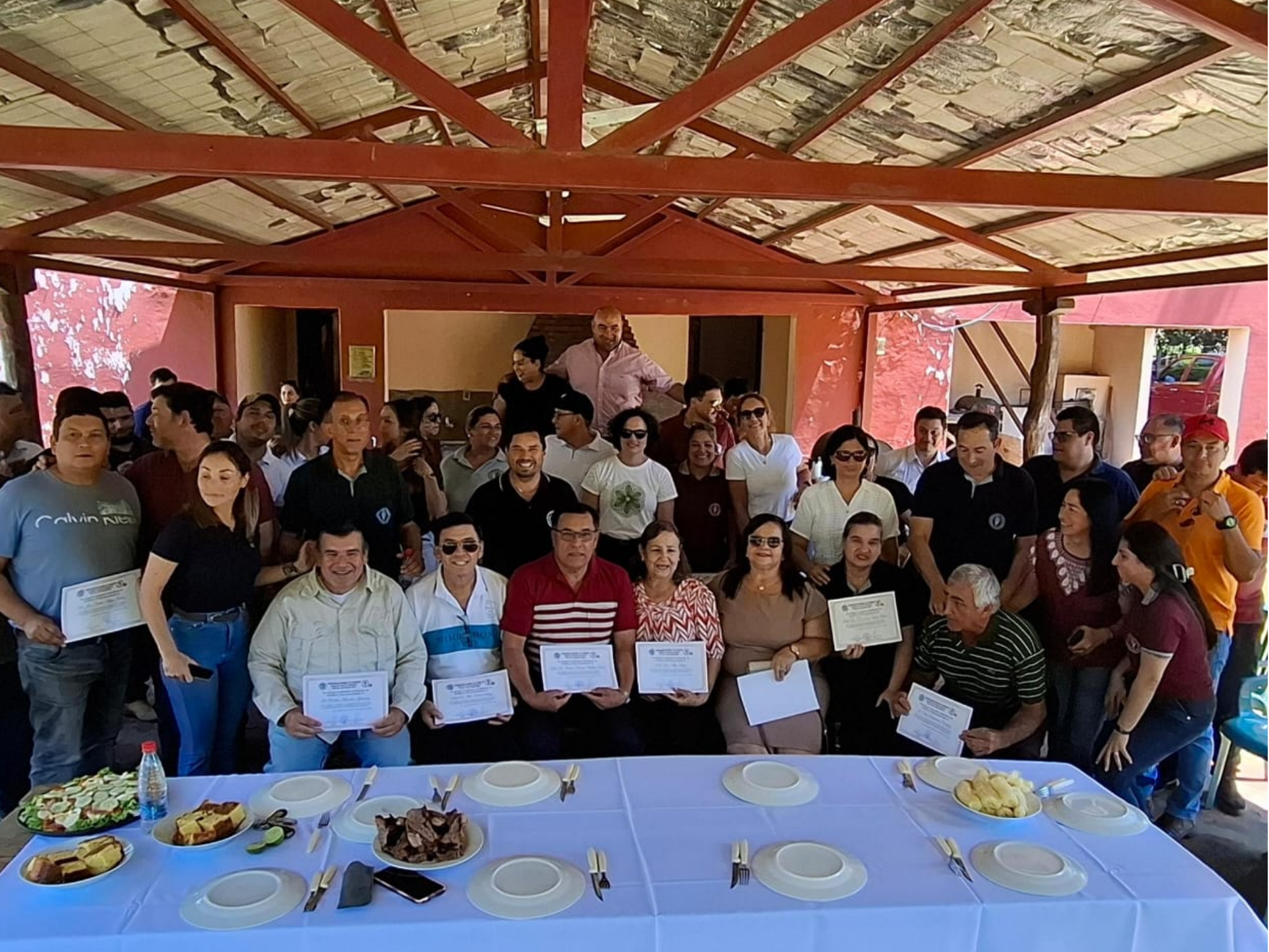 DOCENTES HOMENAJEARON A JUBILADOS DE LA FCV UNA FILIAL SAN JUAN BAUTISTA MISIONES