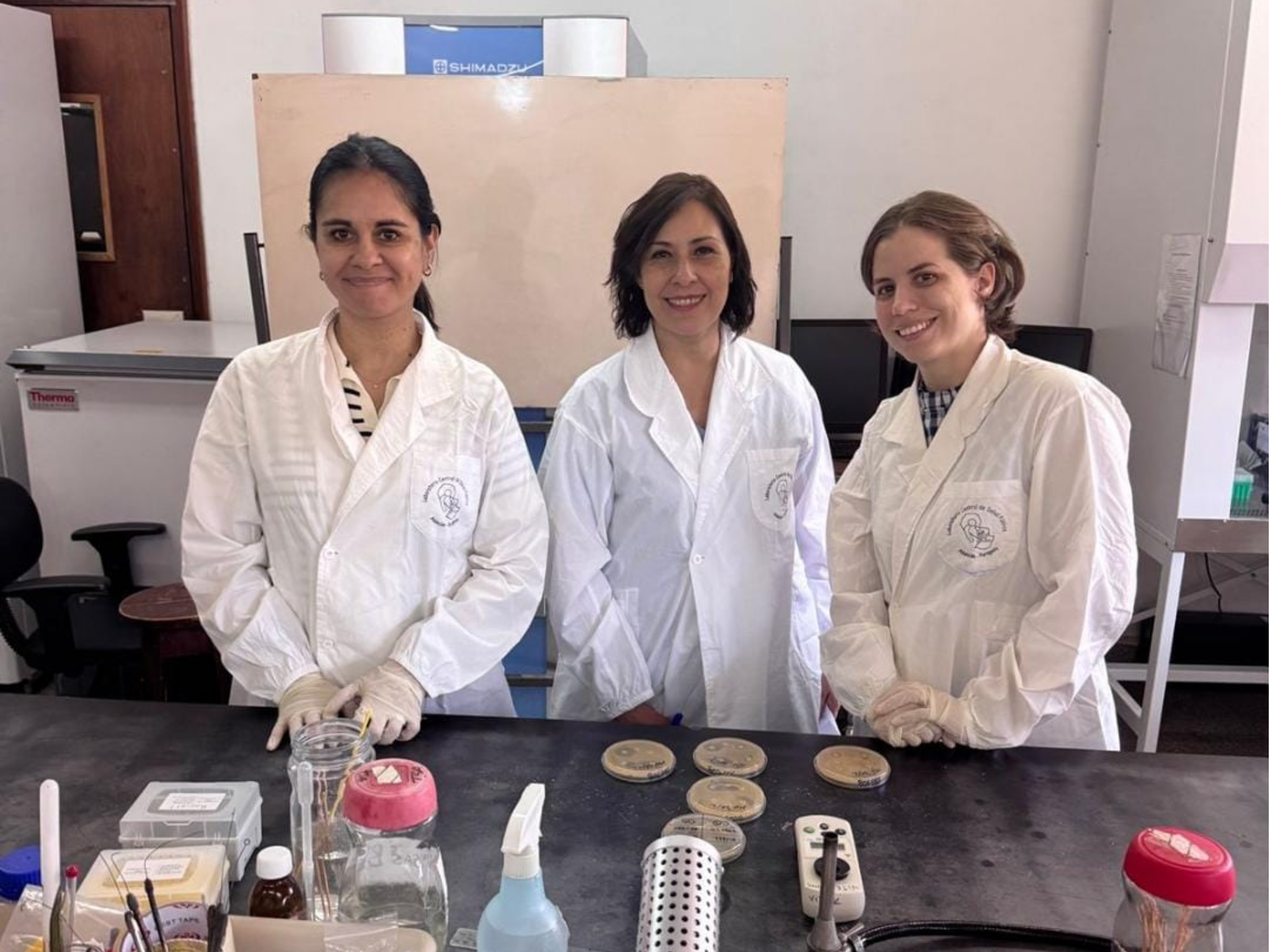 PROFESIONALES DE LA FCV-UNA SE CAPACITAN EN EL MARCO DE UN PROYECTO DE INVESTIGACIÓN