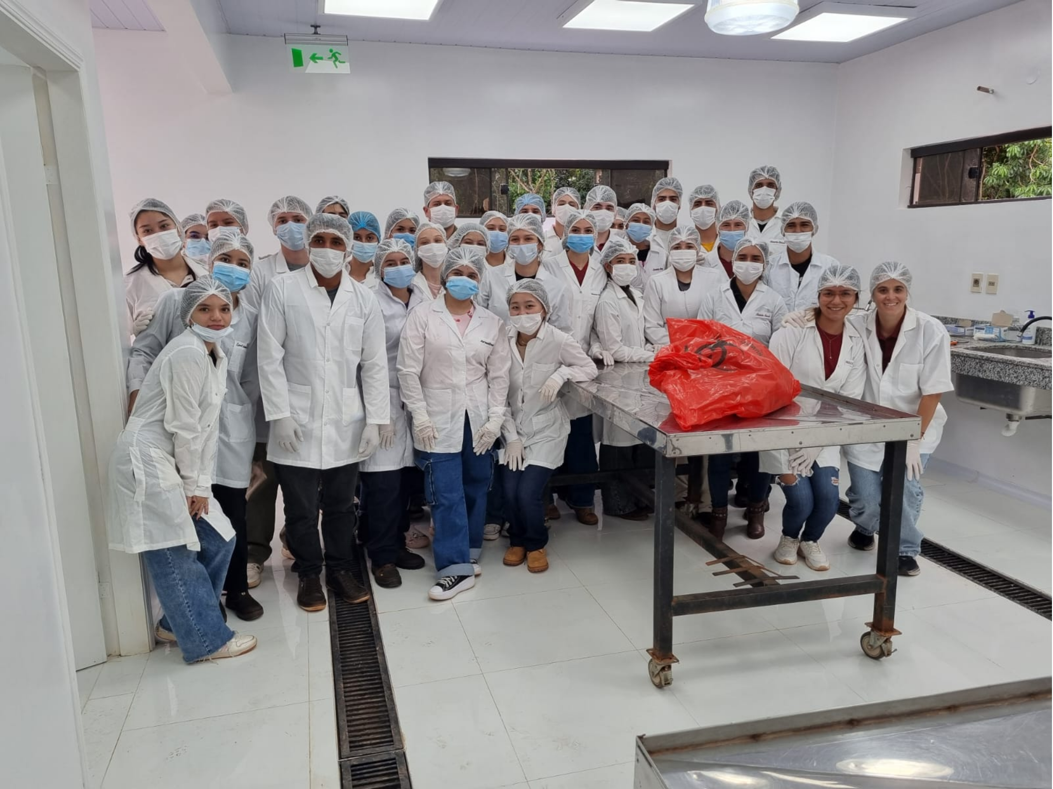 ESTUDIANTES DE LA FILIAL SAN ESTANISLAO REALIZAN PRÁCTICA DE NECROPSIA CLÍNICA EN NUEVAS INSTALACIONES