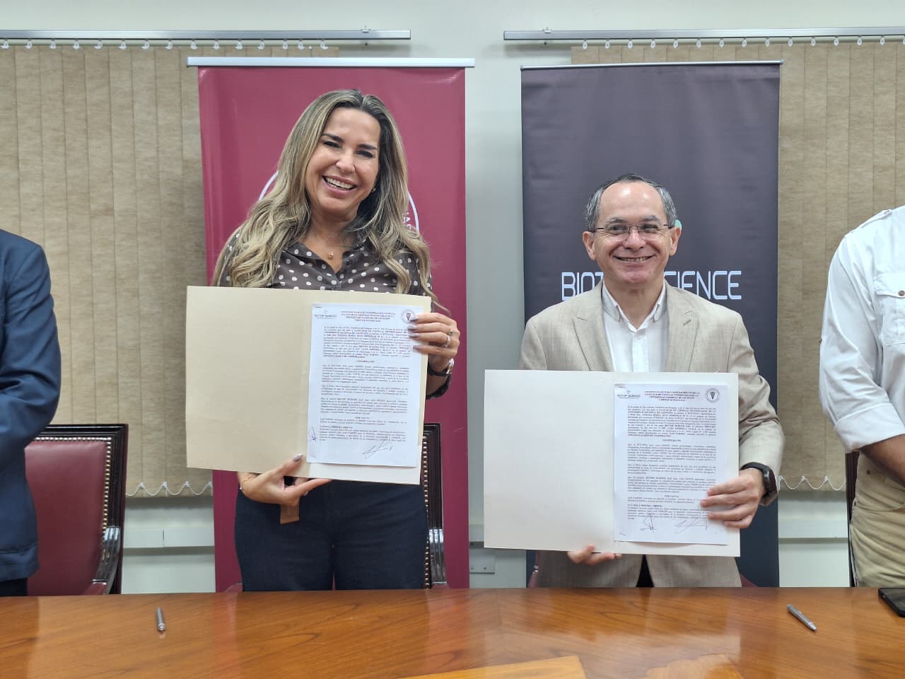 FIRMA DE CONVENIO ABRE COOPERACIÓN ENTRE FCV UNA Y BIOTOP SCIENCE EAS