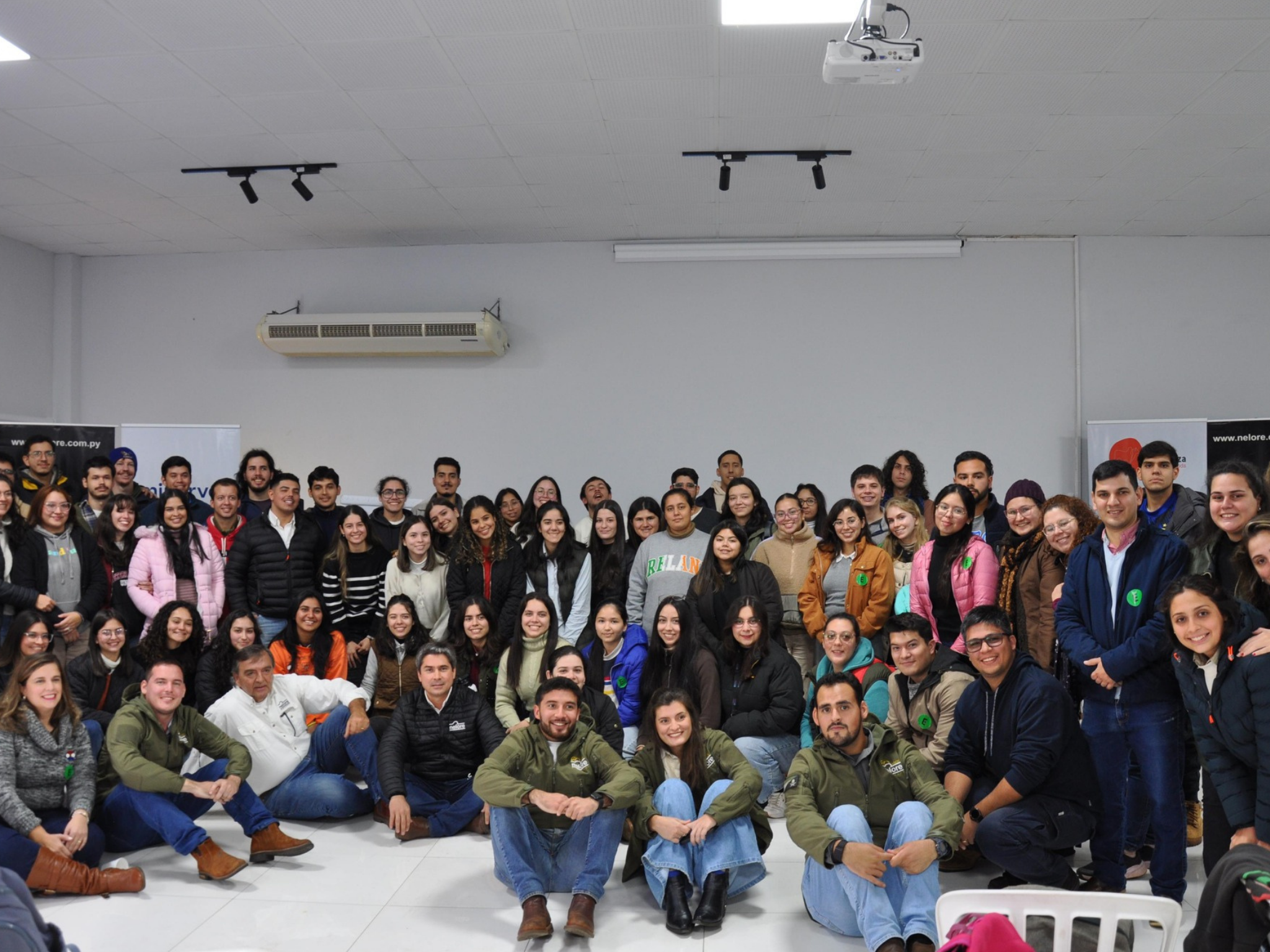 ESTUDIANTES DE LA FACULTAD DE CIENCIAS VETERINARIAS DE LA UNA PARTICIPARON DE JORNADA TÉCNICA SOBRE FAENA Y TIPIFICACIÓN DE CARCASAS