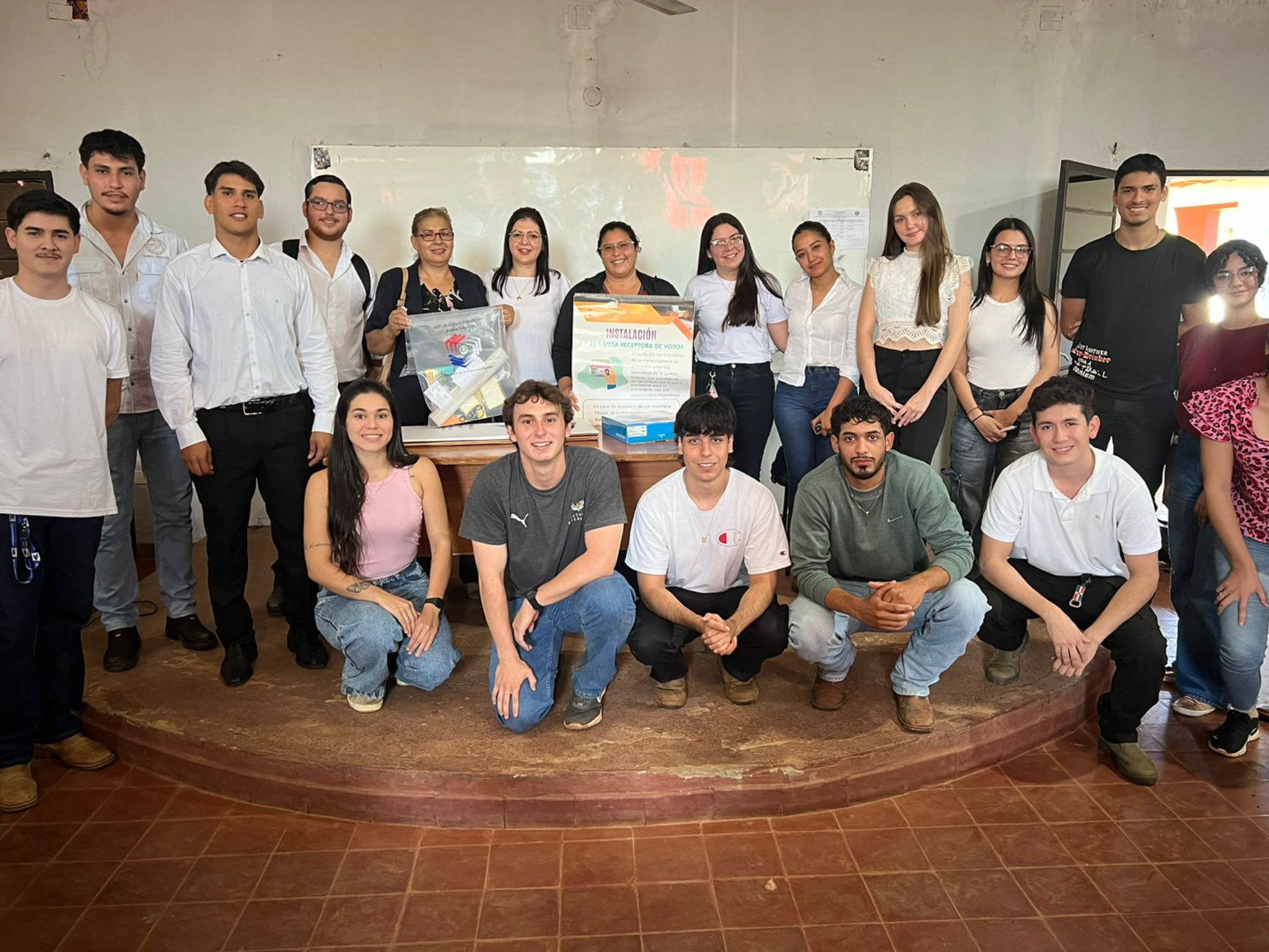 ESTUDIANTES DE LA FCV UNA, FILIAL CONCEPCIÓN, SE CAPACITAN SOBRE PROCESO ELECTORAL