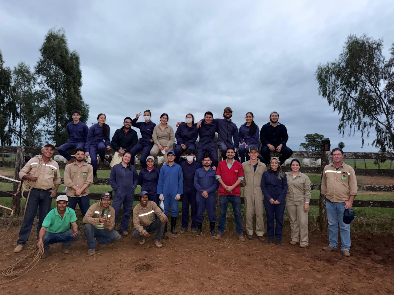 JORNADA DE CAMPO PERMITIÓ A ESTUDIANTES DE SAN ESTANISLAO FORTALECER CONOCIMIENTOS EN MANEJO ANIMAL Y TÉCNICA OPERATORIA