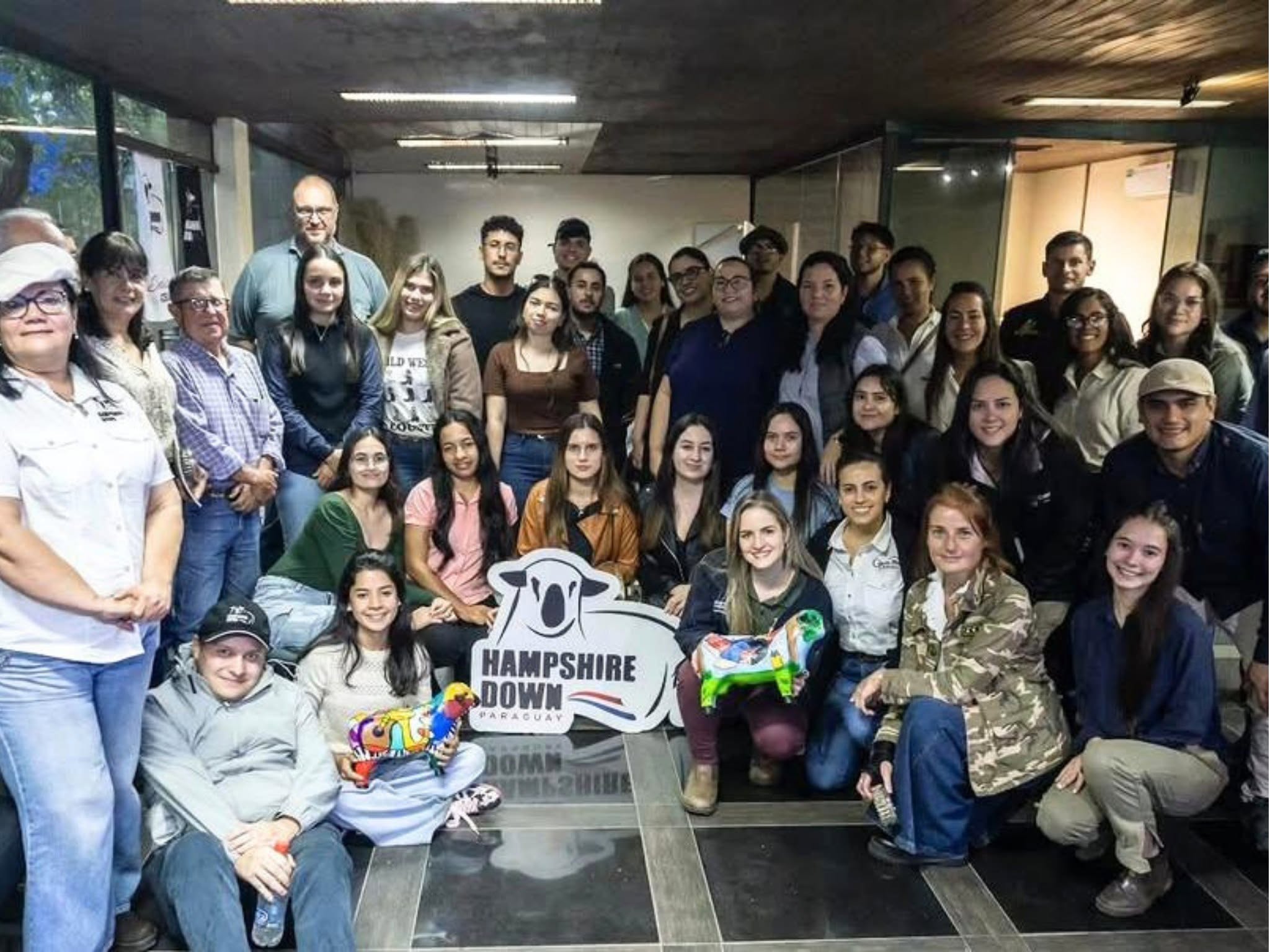 ESTUDIANTES DE LA FCV UNA FILIAL SAN ESTANISLAO PARTICIPARON DE CLASE PRÁCTICA EN LA 6ª EXPO NACIONAL HAMPSHIRE DOWN