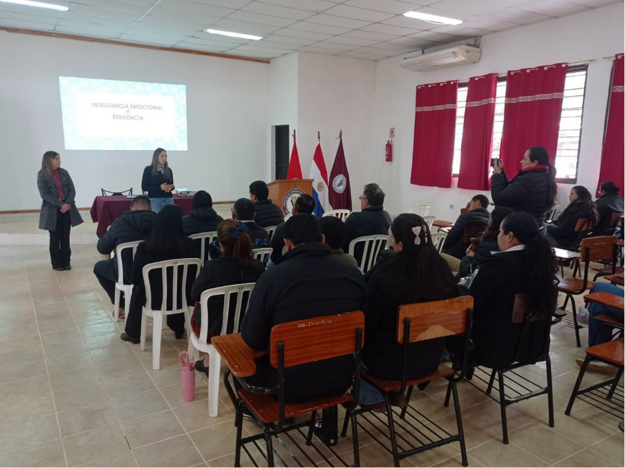 INTELIGENCIA EMOCIONAL Y ACTUALIZACIÓN ADMINISTRATIVA FUERON EJES DE UNA JORNADA DE CAPACITACIÓN EN LA FCV UNA, CAAZAPÁ
