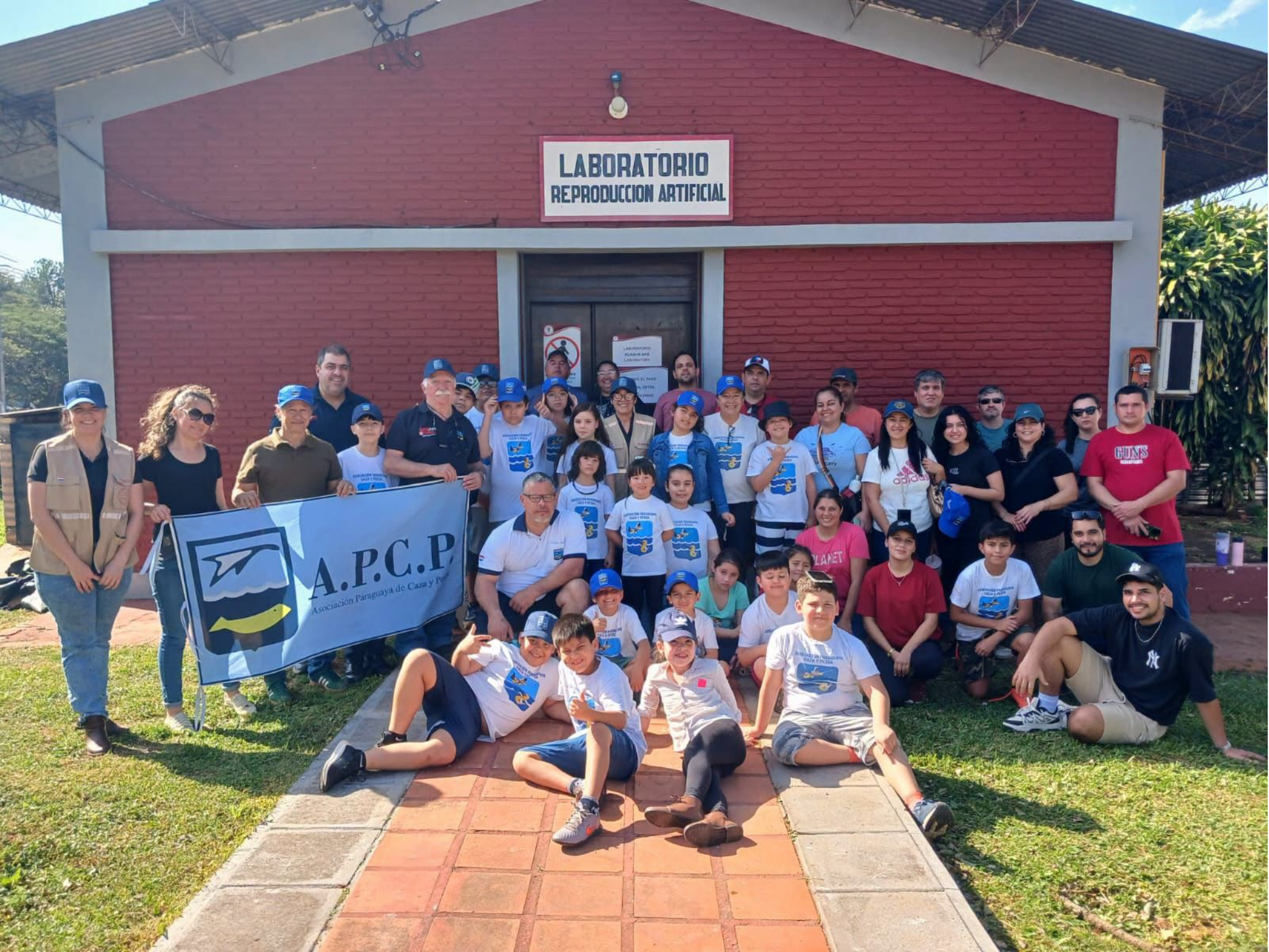 ALUMNOS DE LA ESCUELA DE PESCA VISITARON EL DEPARTAMENTO DE PESCA Y ACUICULTURA DE LA FCV UNA