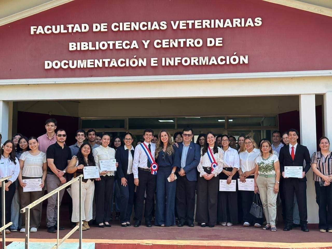 FCV-UNA ACOMPAÑA EL TRASPASO DE MANDO DEL CENTRO DE ESTUDIANTES