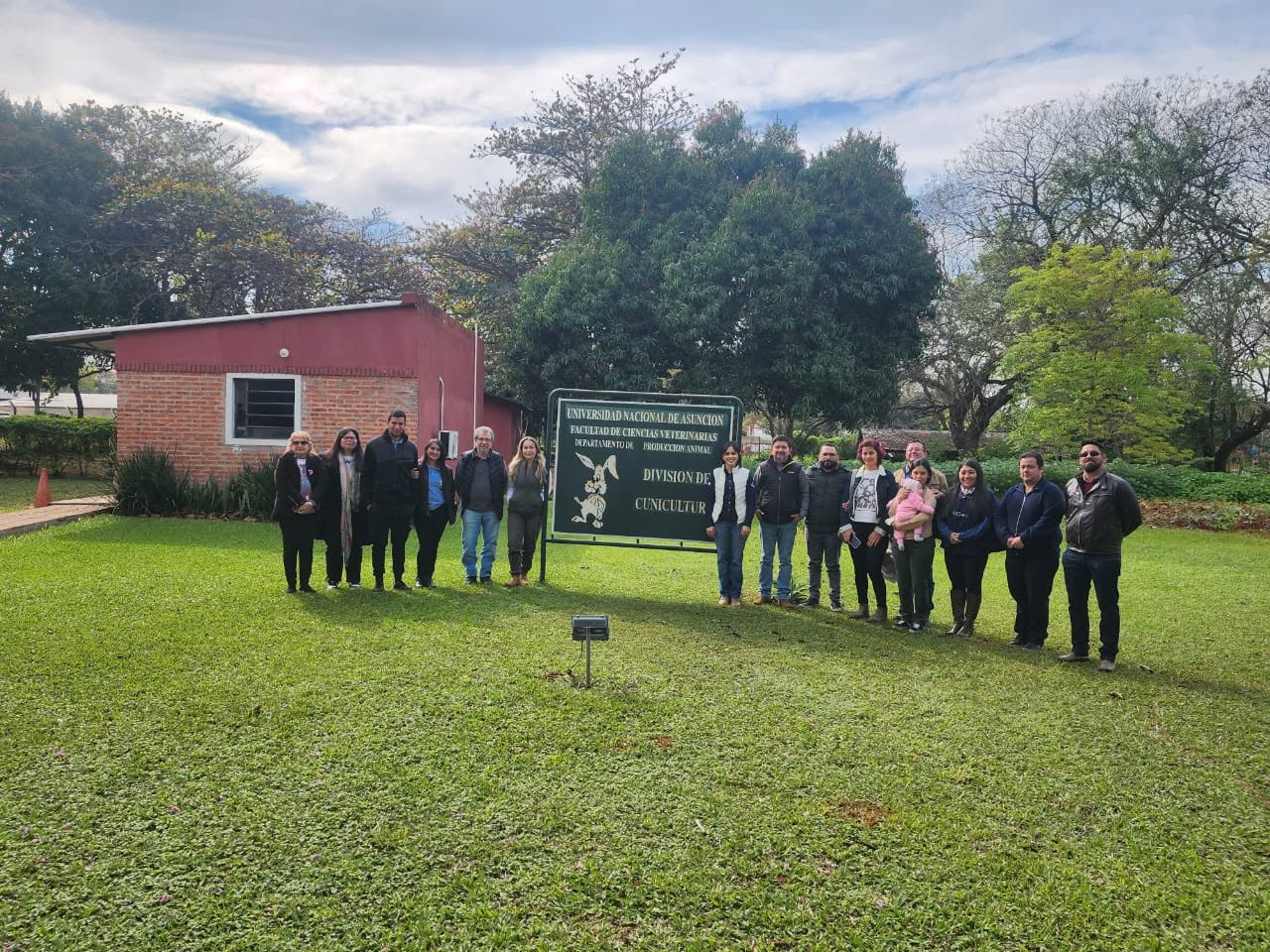 FCV-UNA Y REFERENTES NACIONALES ANALIZAN LA PRODUCCIÓN CUNÍCOLA EN PARAGUAY