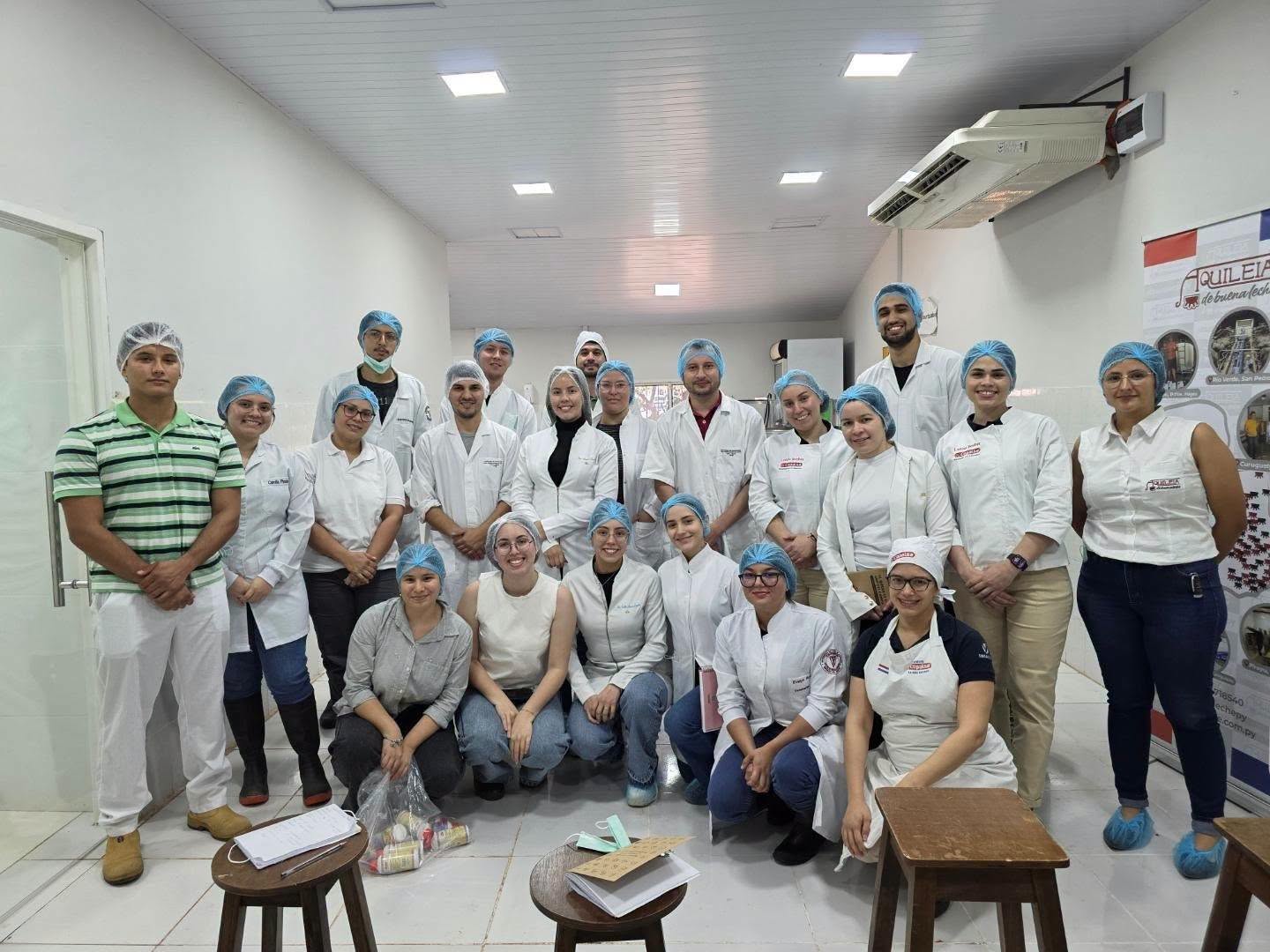 ESTUDIANTES DE LA FCV-UNA PARTICIPARON DE CURSO SOBRE CALIDAD DE LA LECHE Y PRODUCCIÓN QUESERA