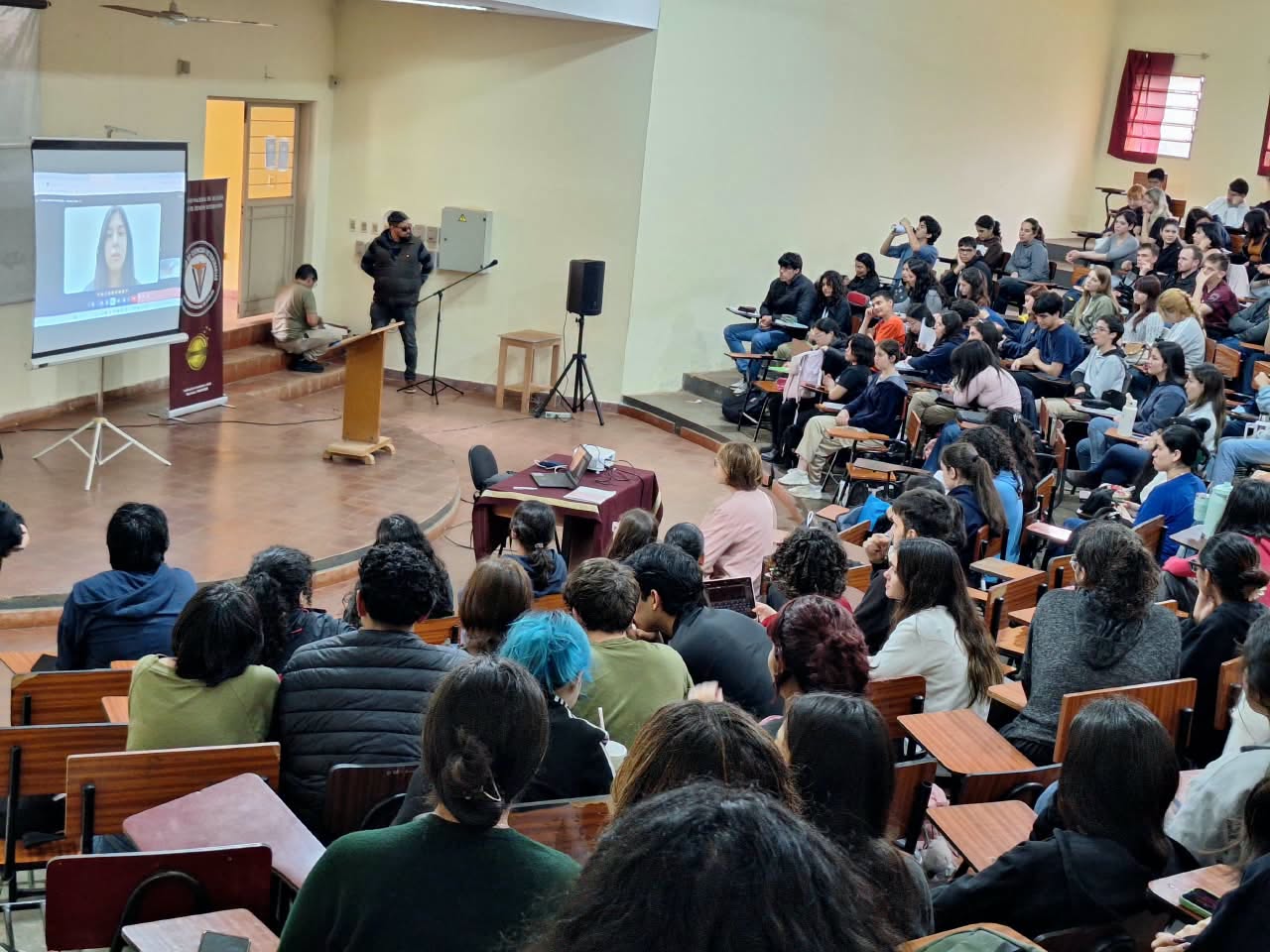 ESTUDIANTES DE PRIMER CURSO PARTICIPARON DE UNA CLASE ESPEJO CON DOCENTE DE LA FCV UNA DESDE ESPAÑA