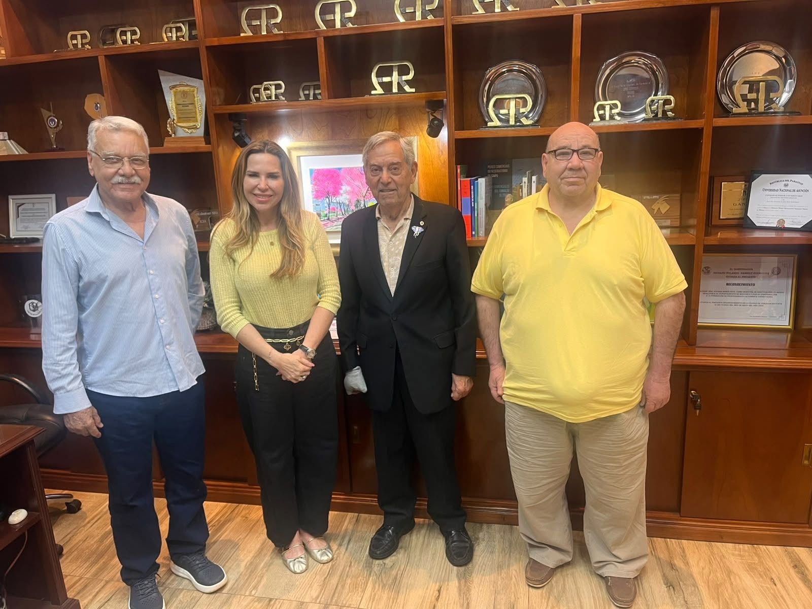 DECANA DE LA FCV-UNA RECIBE A REPRESENTANTES DE LA ASOCIACIÓN DE CIENCIAS VETERINARIAS