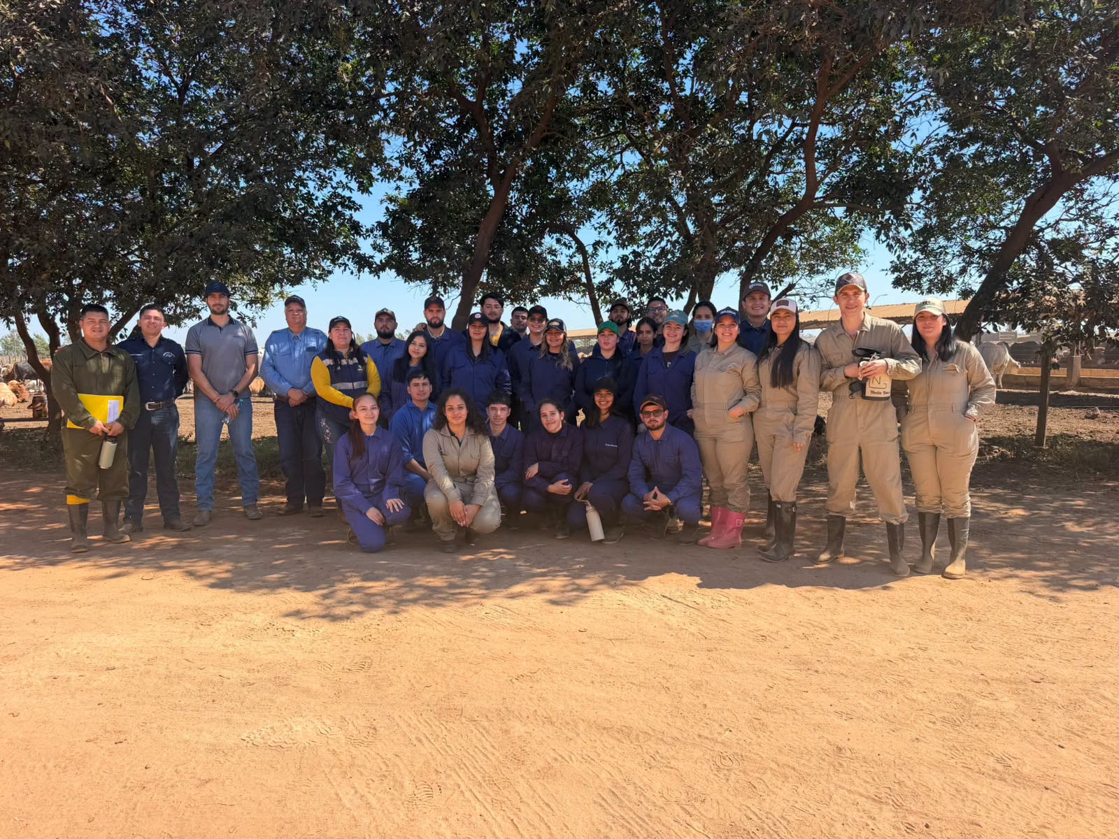 ESTUDIANTES DE LA FILIAL SAN ESTANISLAO REALIZARON PRÁCTICA DE CAMPO EN UN ESTABLECIMIENTO GANADERO