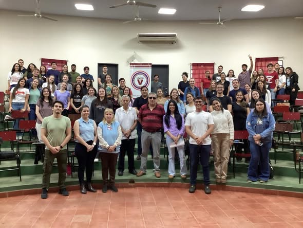 REPRESENTANTES DE LA ACVP VISITARON A ESTUDIANTES DEL 6.º CURSO DE LA FCV UNA