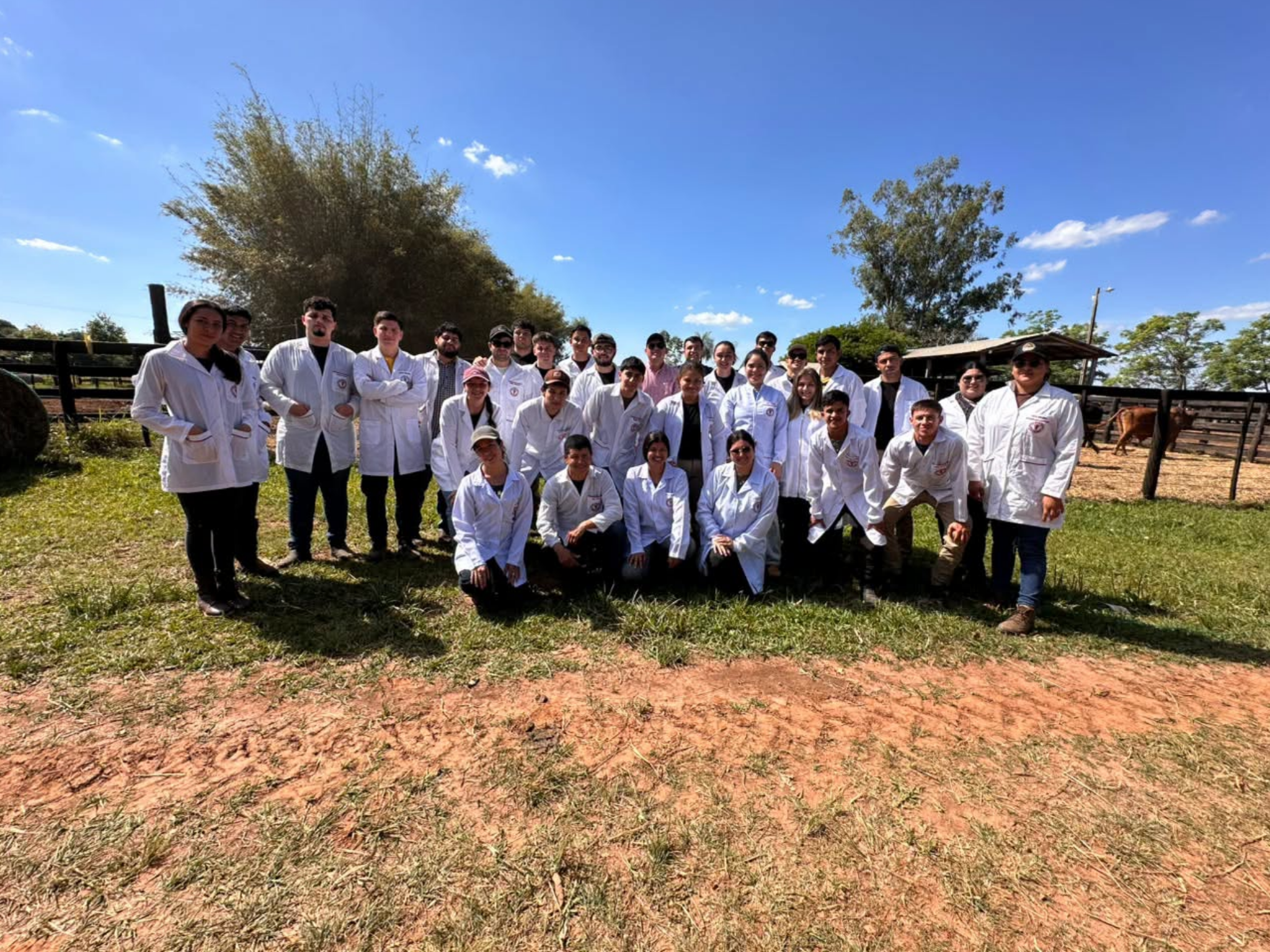 ESTUDIANTES DE LA FCV-UNA FILIAL CAAZAPÁ FORTALECE LA FORMACIÓN PRÁCTICA EN EL SECTOR PECUARIO
