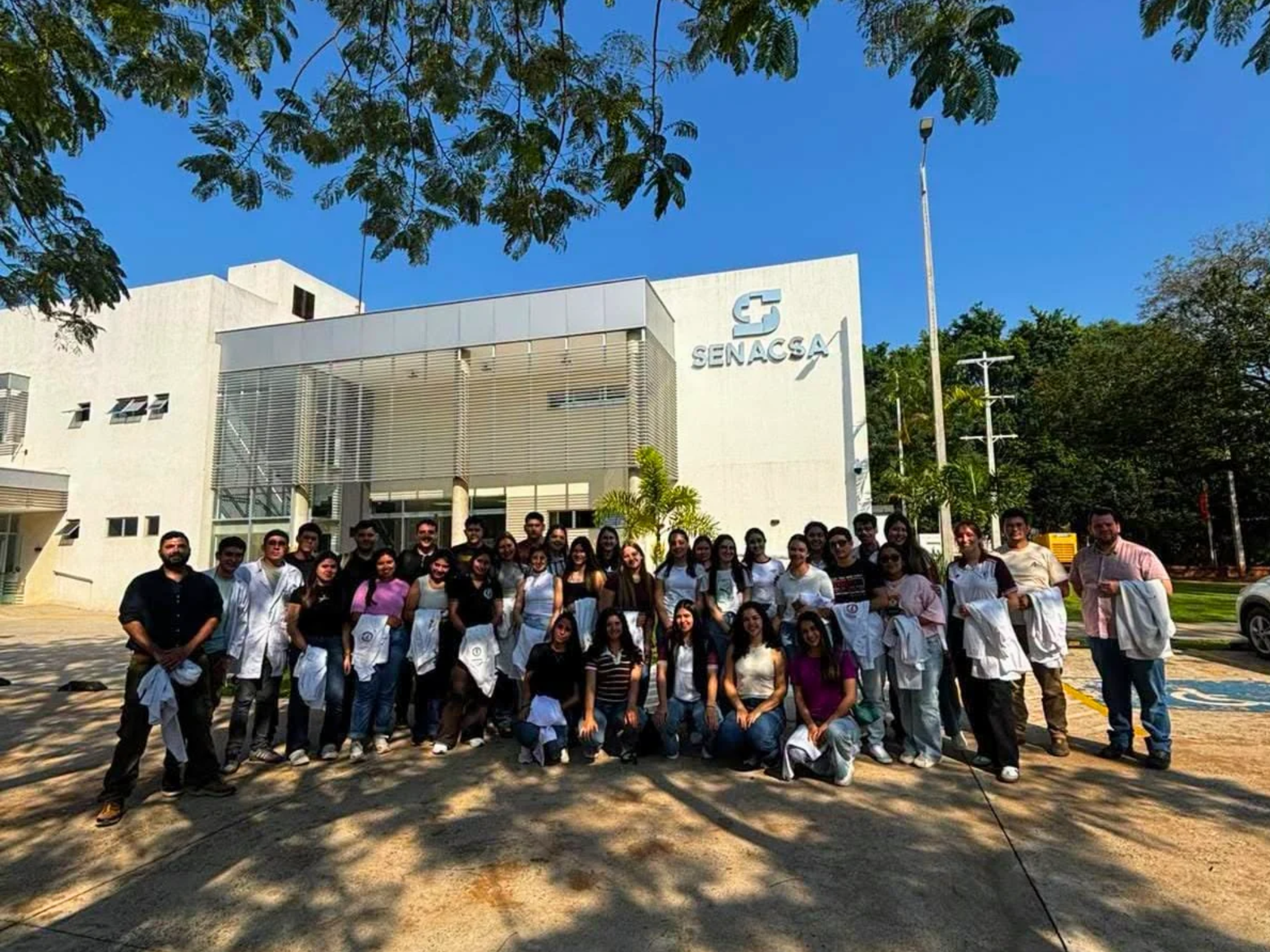 ESTUDIANTES DE LA FCV-UNA, FILIAL MISIONES, REALIZAN VISITA TÉCNICA A DIGELAB-SENACSA