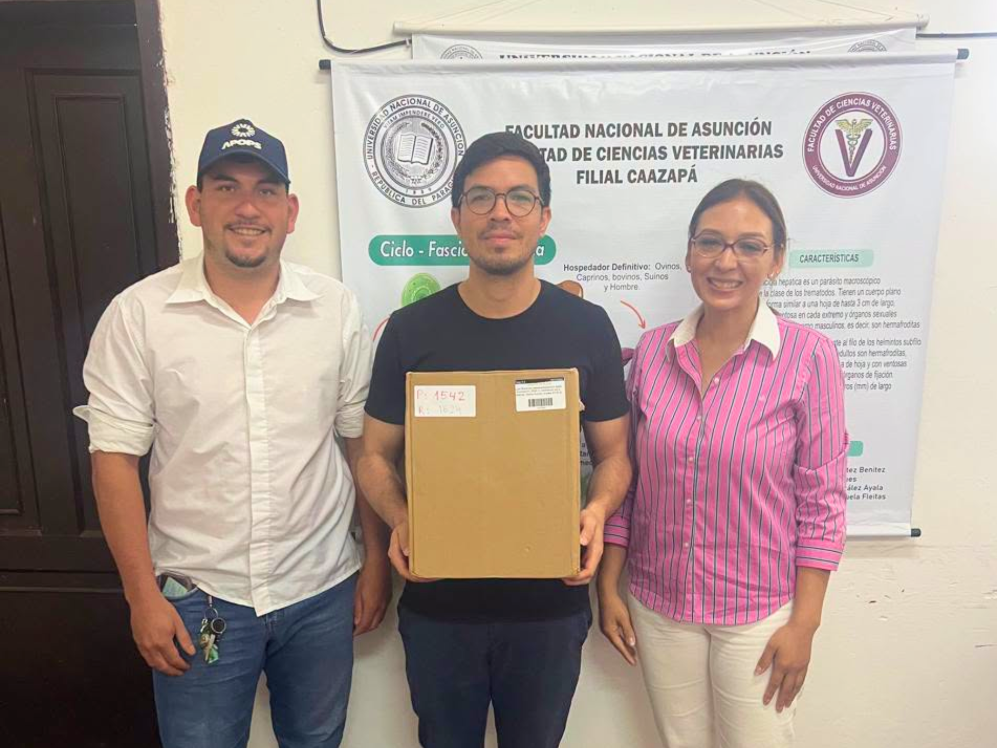 FCV-UNA FILIAL CAAZAPÁ RECIBE LA DONACIÓN DE UNA LUPA BINOCULAR ESTEREOSCÓPICA