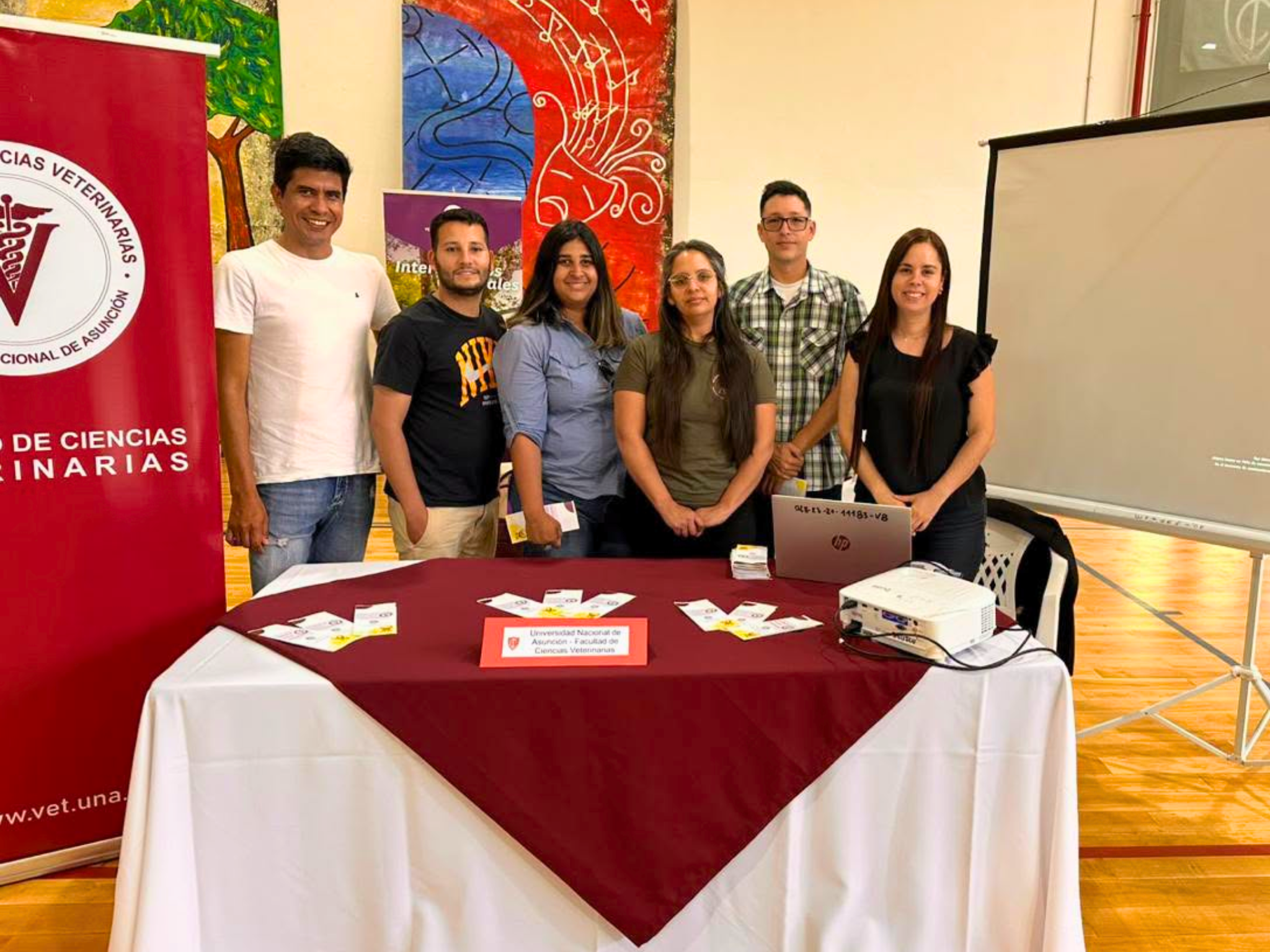 LA FCV-UNA PRESENTE EN LA FERIA DE CARRERAS UNIVERSITARIAS DEL COLEGIO INTERNACIONAL 2026